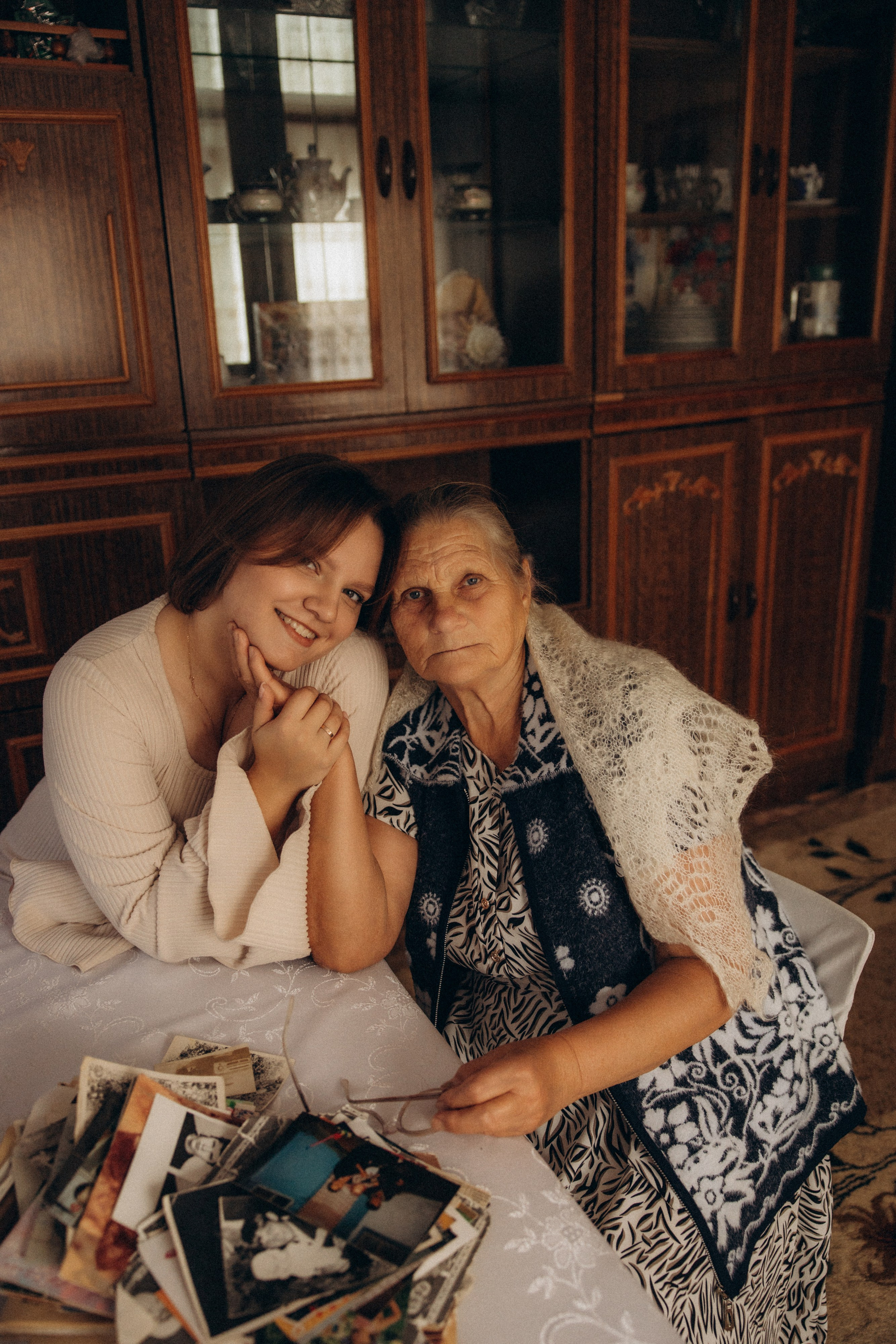 Аня и бабушка. Семейный фотограф Губкин/Старый Оскол