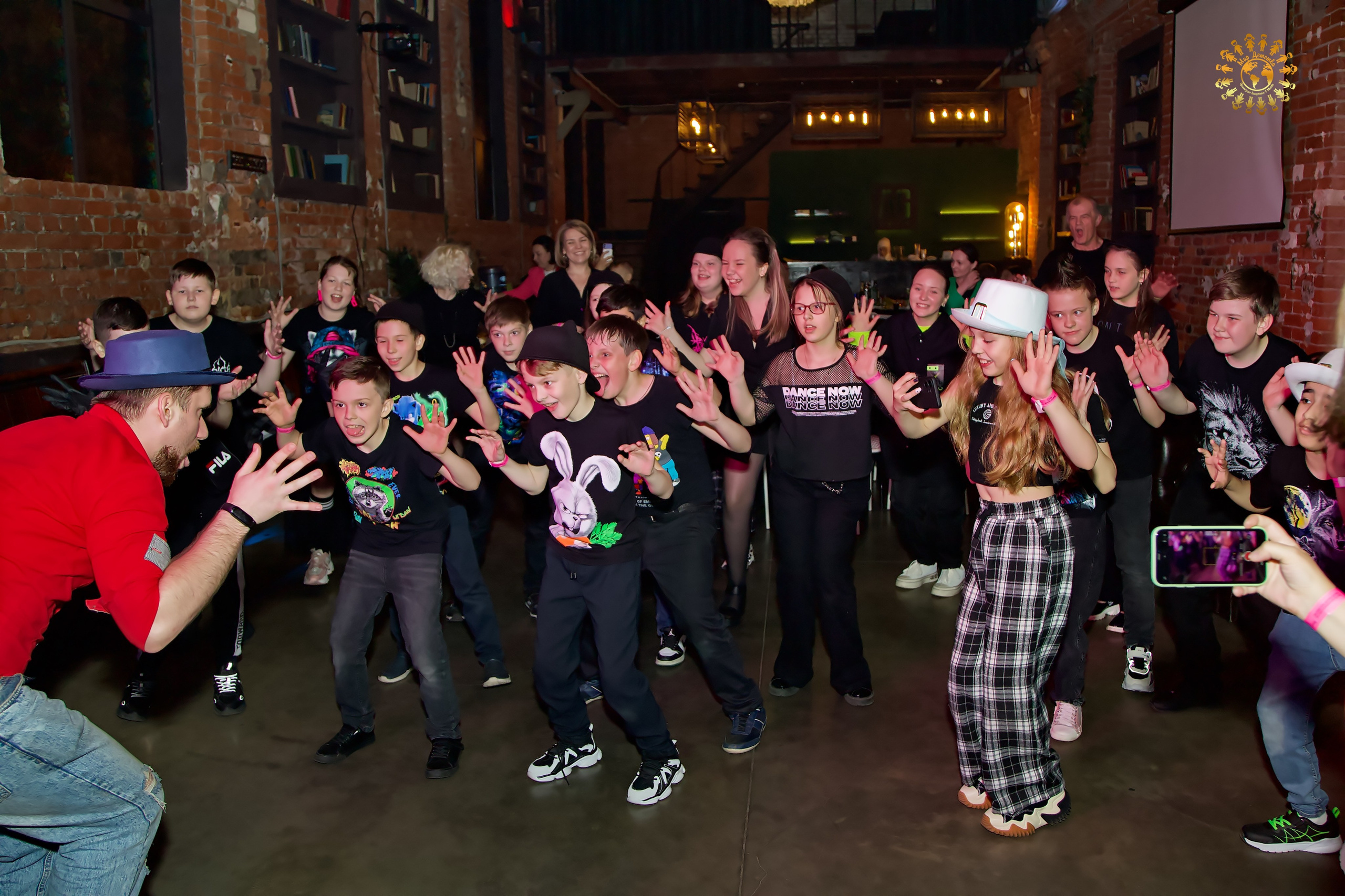 Выпускной 2023 (Школа 667, 4-й класс). Репортажная съемка в Москве и области. Анималистика