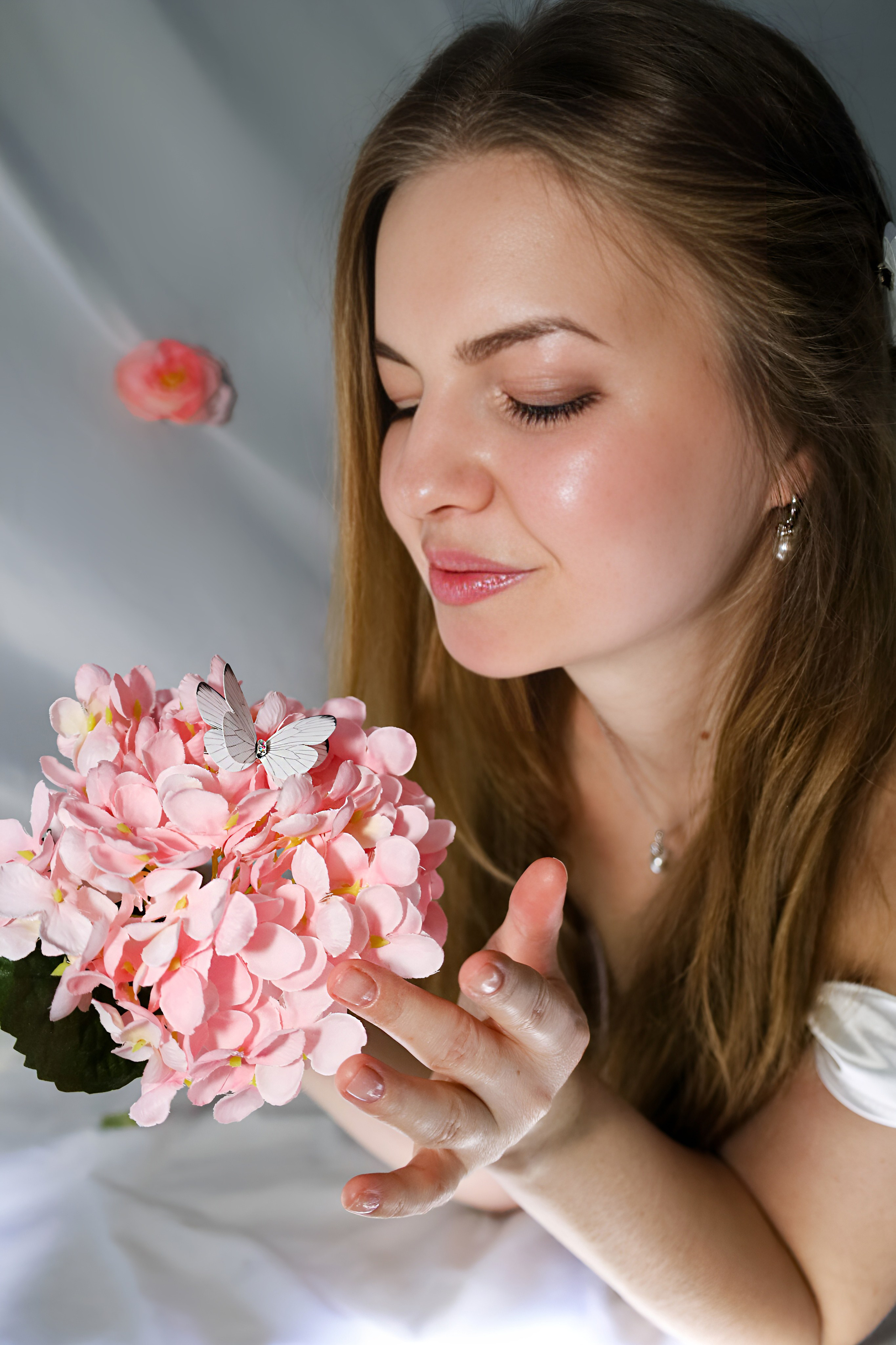 фотосессия с цветами женская фотосессия девушка в цветах девушкавцветах #гортензия #саратов #фотографсаратов #елизаветабелова #красота #нежность #весна #лето #фотосессия