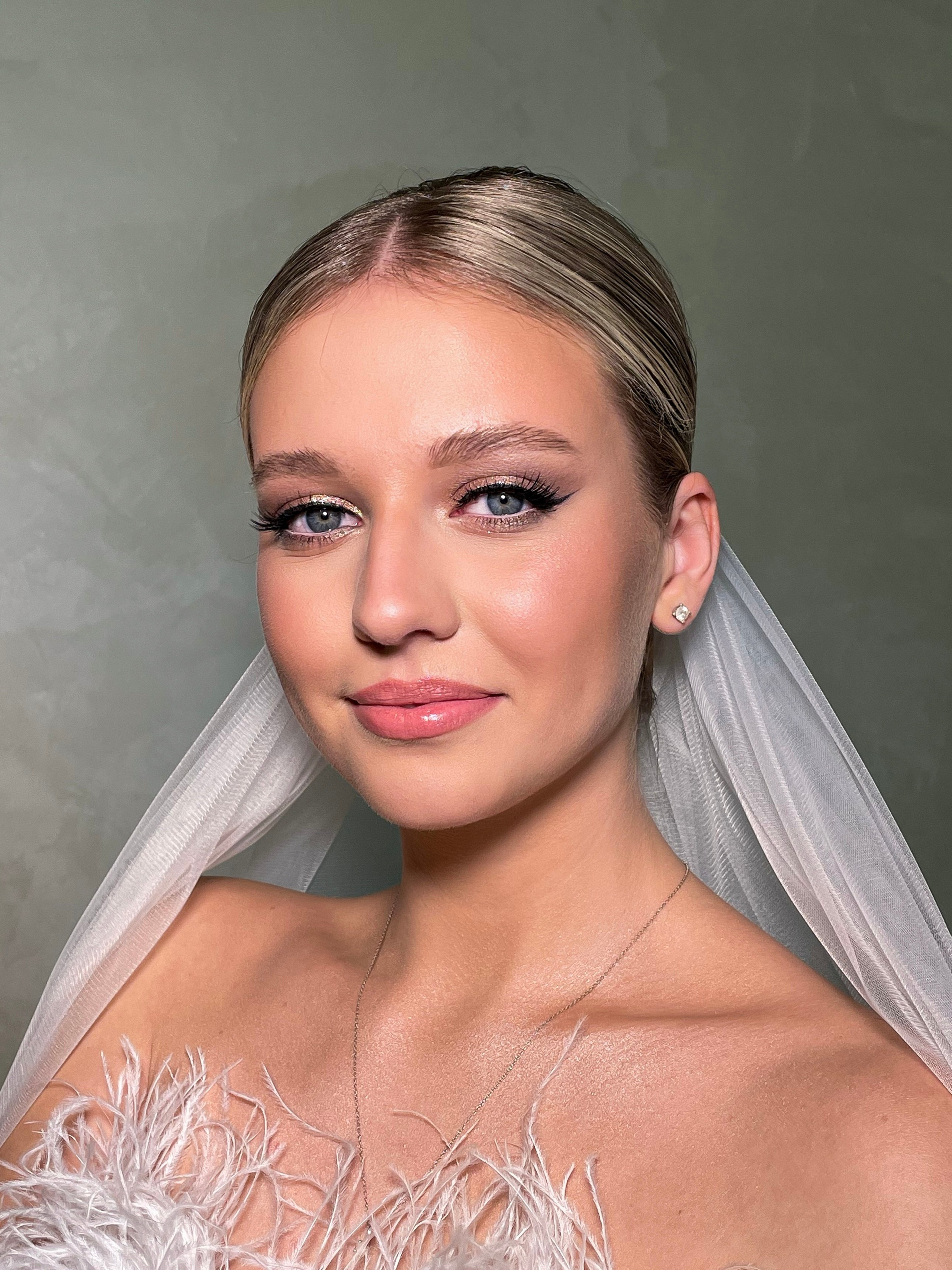 Свадебные образы. Свадебный визажист и стилист по прическам в Москве