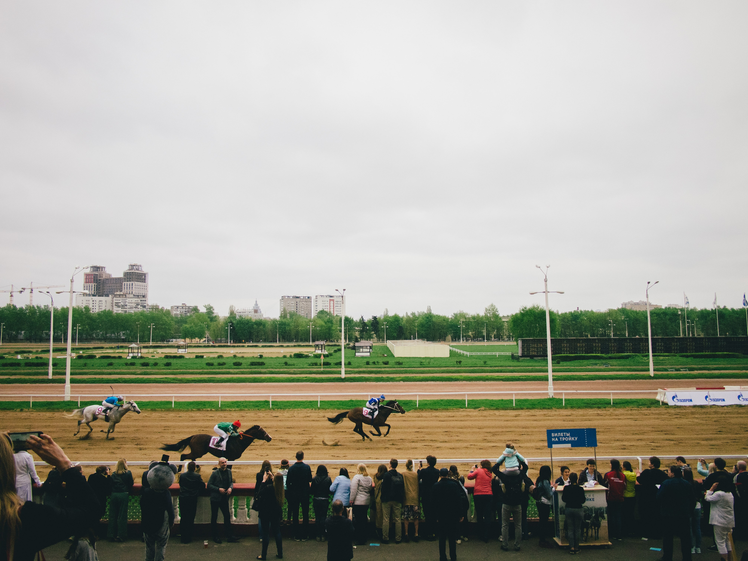 Московский ипподром образца 2018 года. Илья Михачёв Фотограф ПРО людей