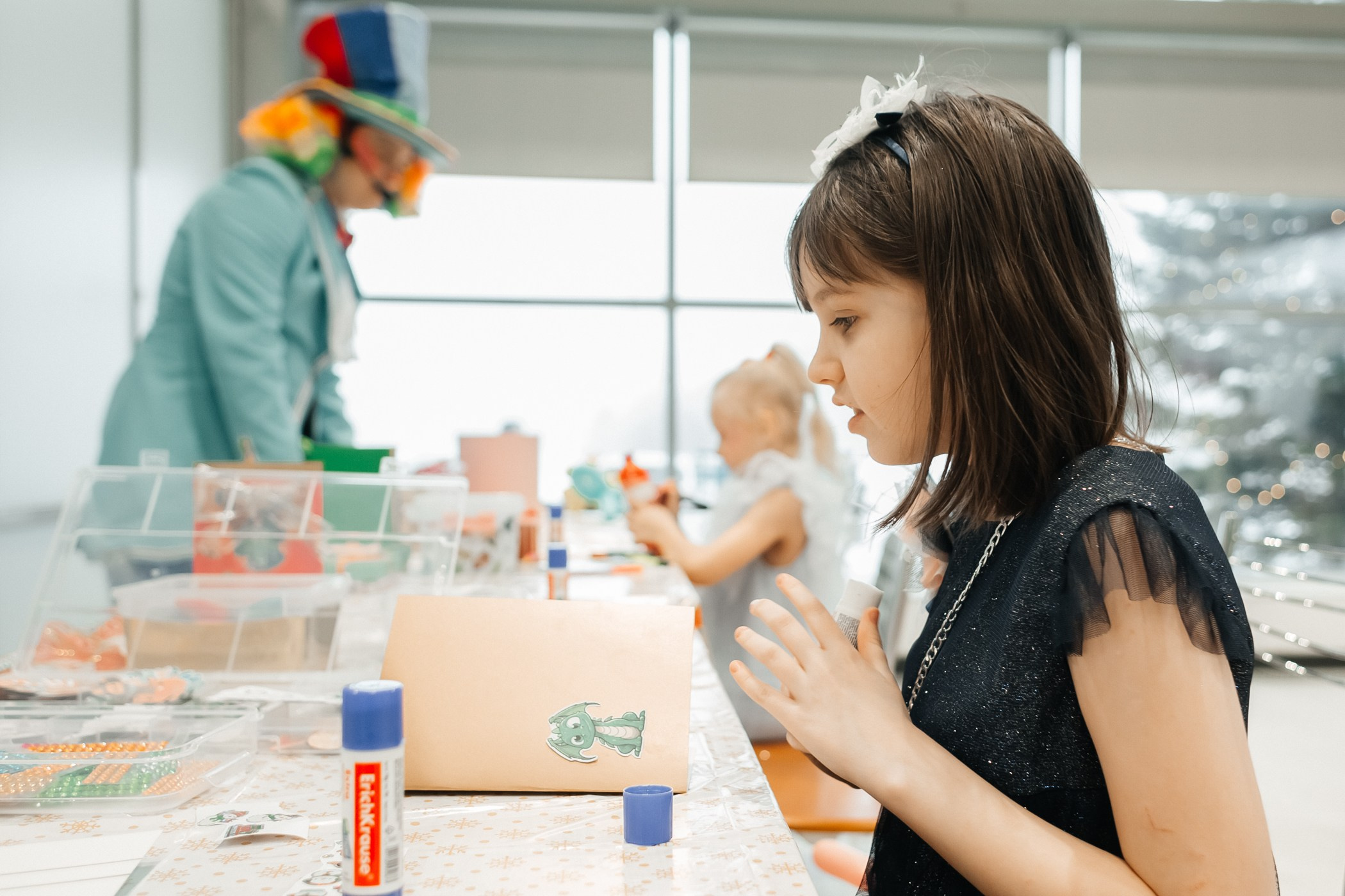 Детский мастер-класс в «Картель Авто» — «Студия чудес Алиса». Фотограф Кемерово | Сергей