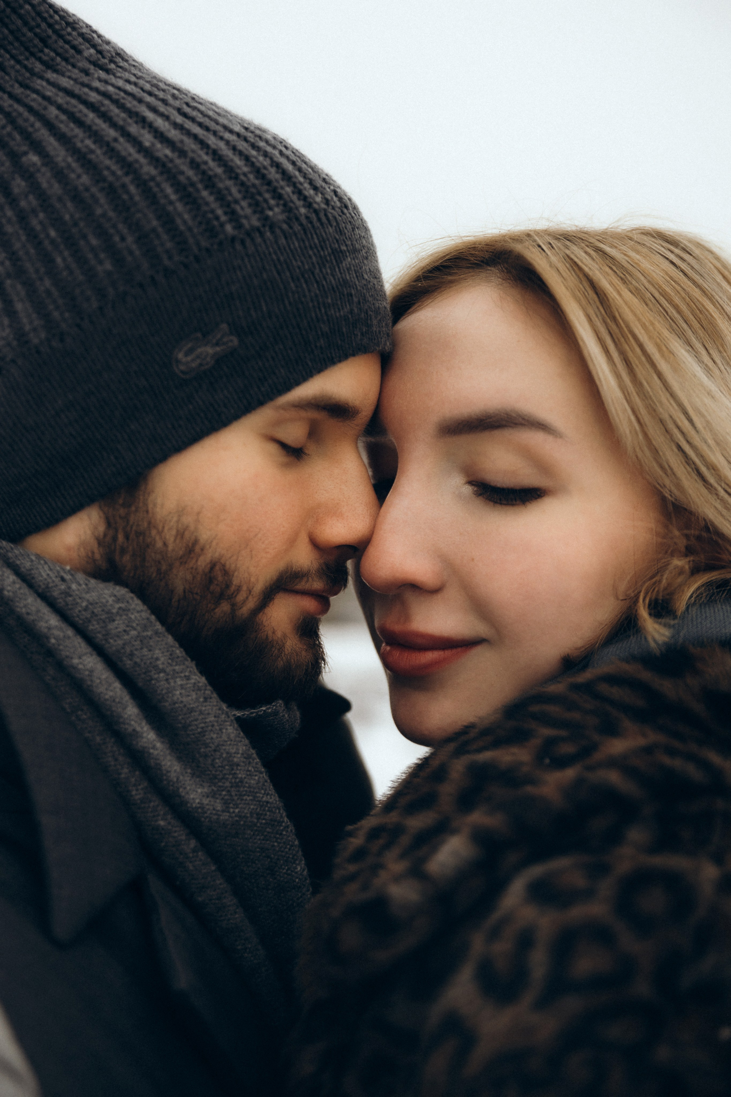 Дима и Камила в зимнем Мещерском лесу. Свадебный и портретный фотограф в Москве Кристина Золотова