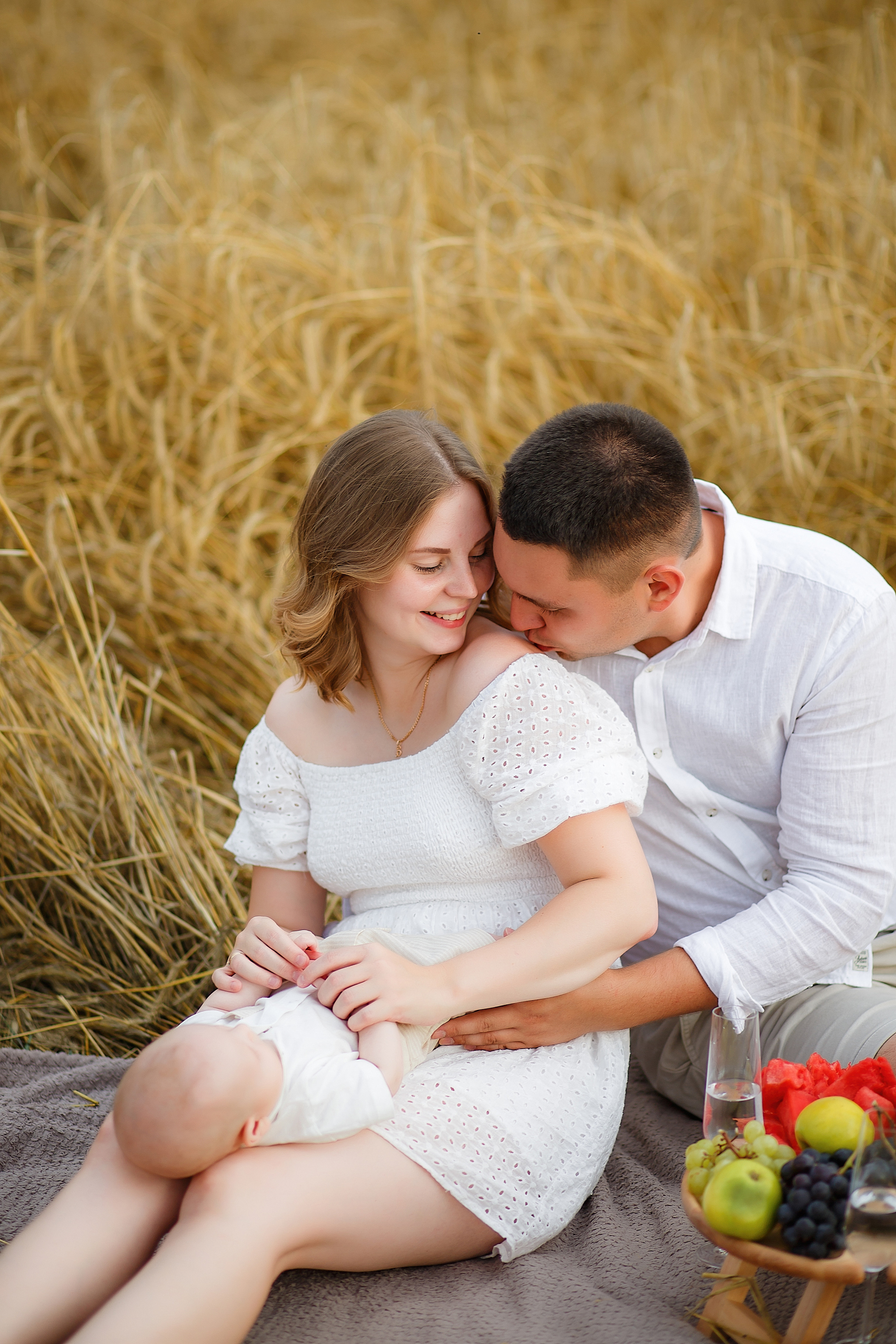 Семейная фотосессия на природе у подножия торатау. Семейный и детский фотограф в Стерлитамаке Разина Рахмангулова