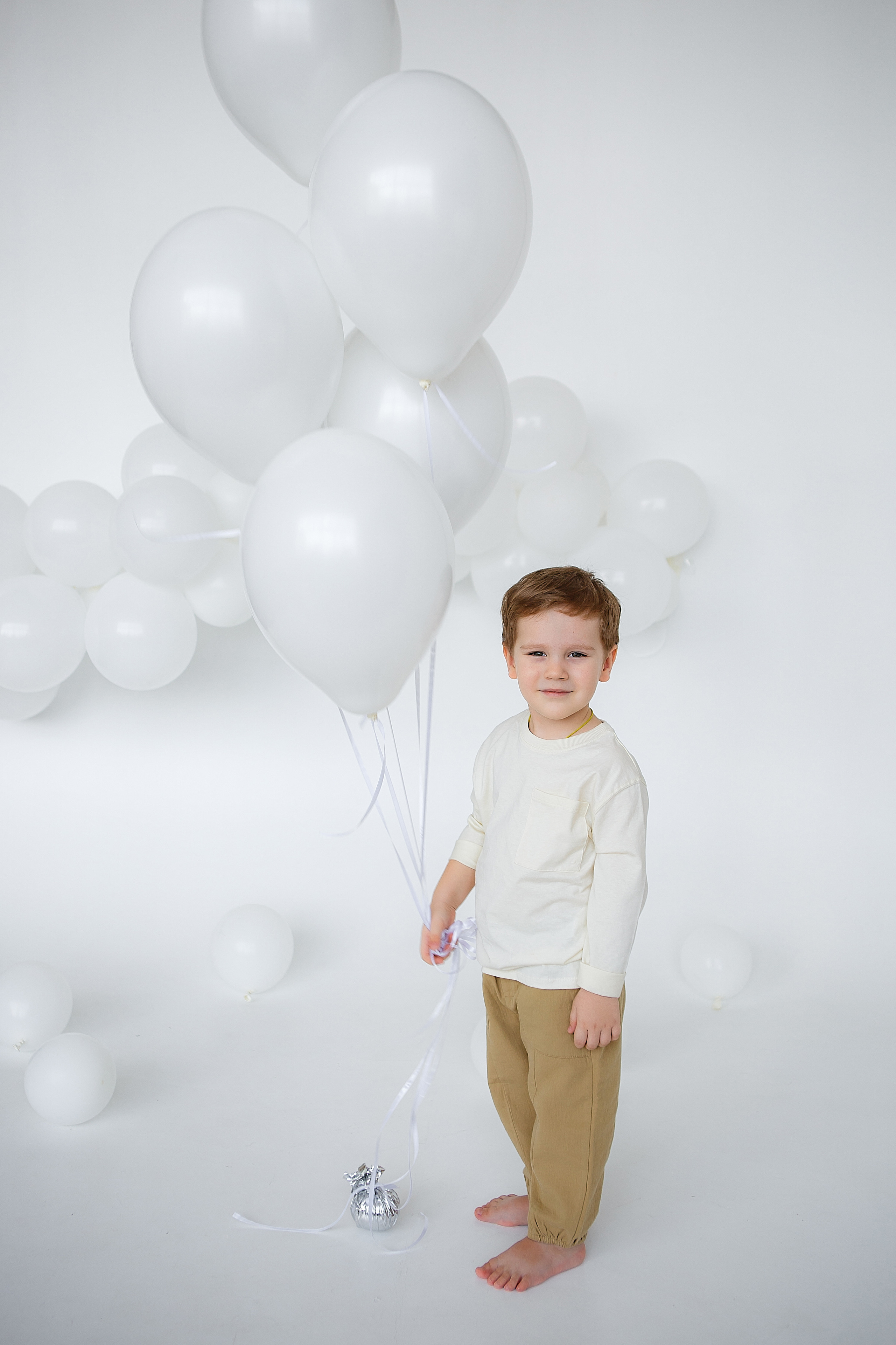 Детская фотосессия с шарами в студии. Семейный и детский фотограф в Стерлитамаке Разина Рахмангулова