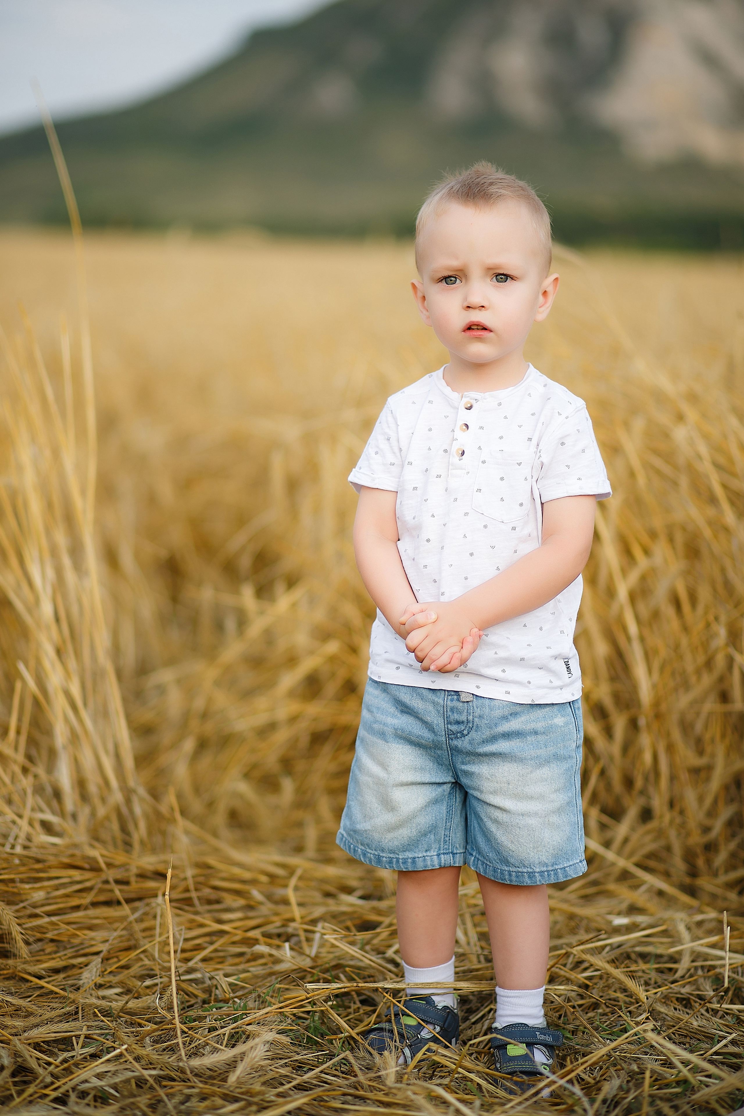 Семейная фотосессия на природе у подножия торатау. Семейный и детский фотограф в Стерлитамаке Разина Рахмангулова