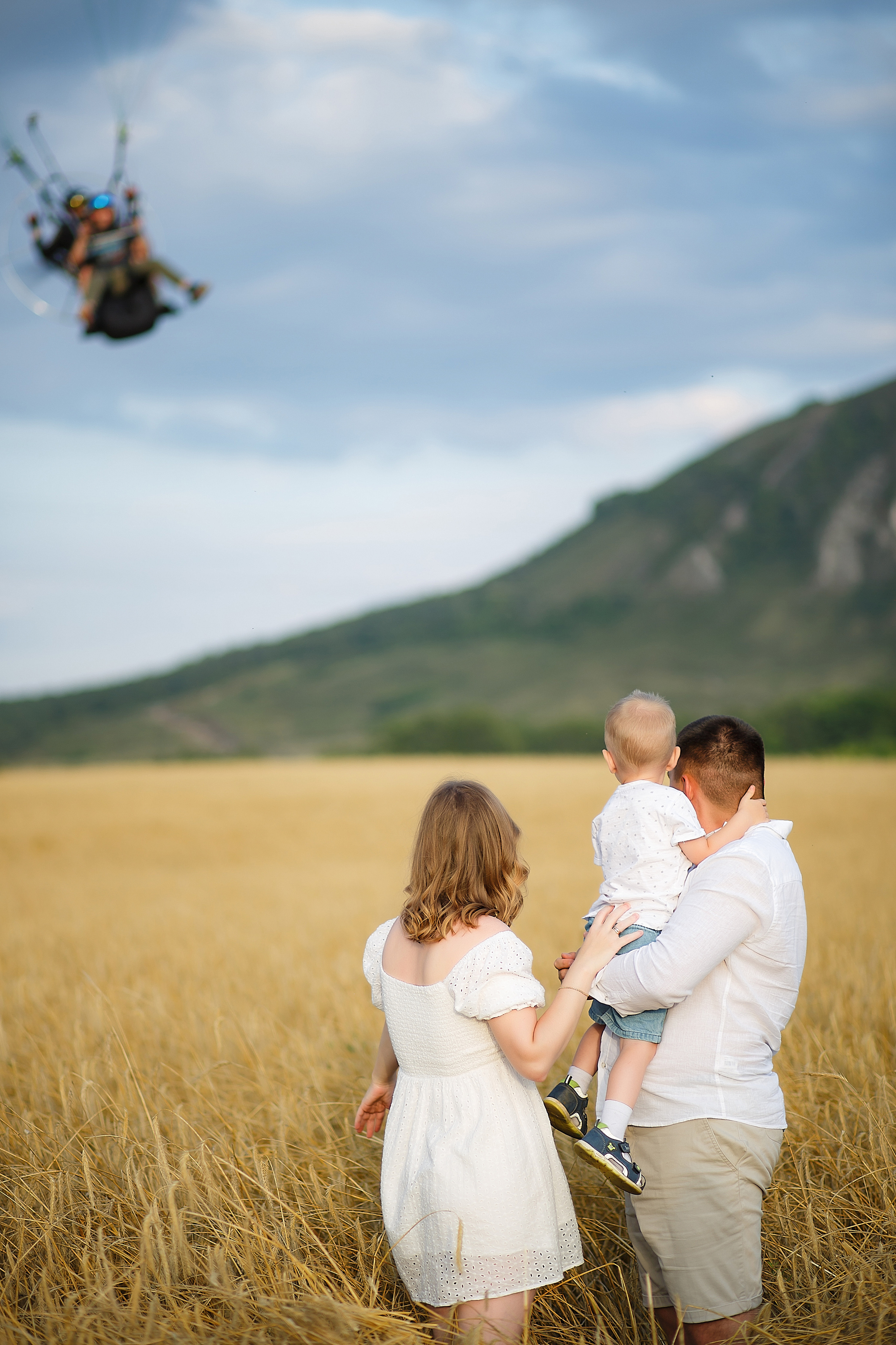 Семейная фотосессия на природе у подножия торатау. Семейный и детский фотограф в Стерлитамаке Разина Рахмангулова