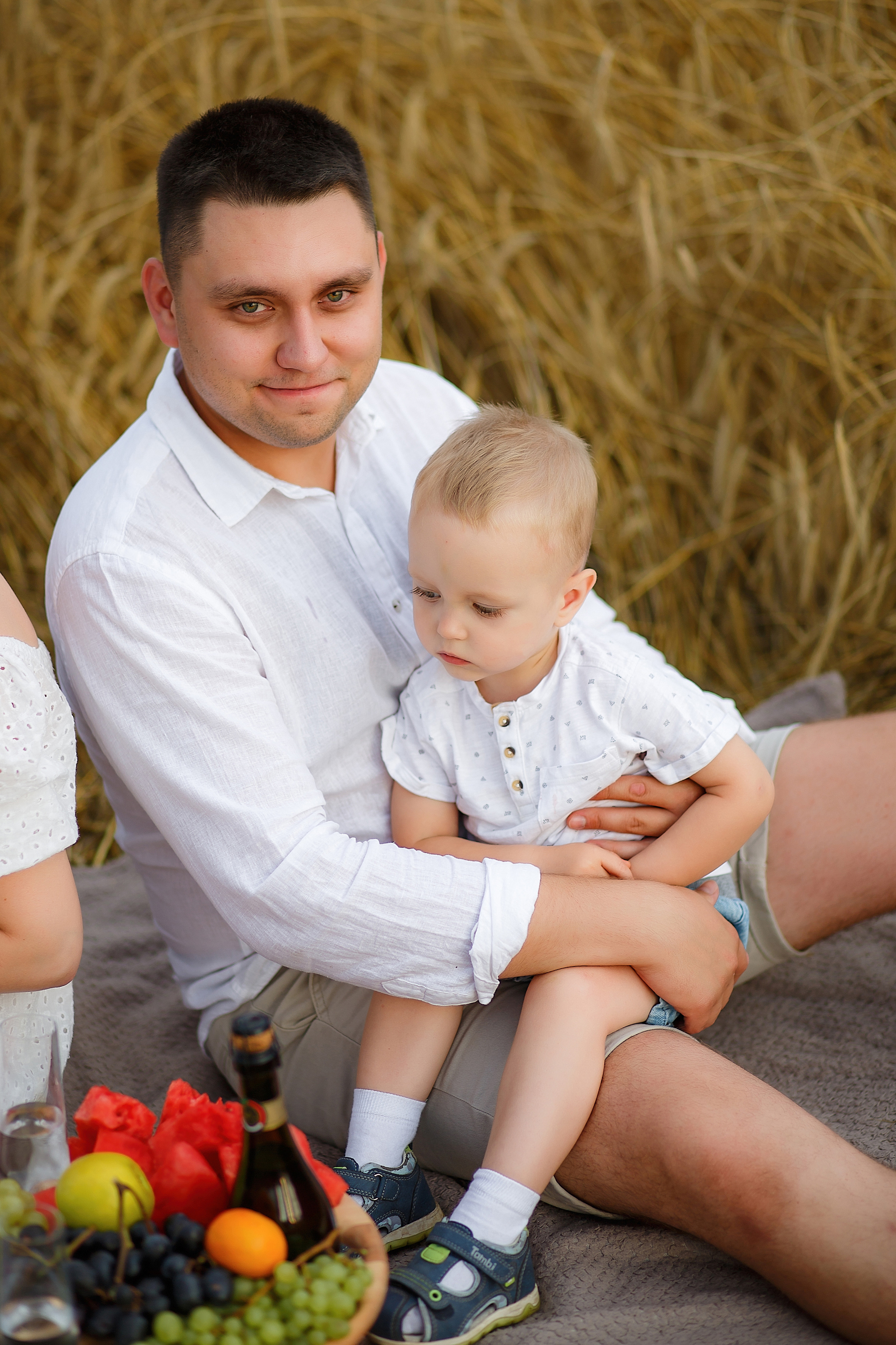 Семейная фотосессия на природе у подножия торатау. Семейный и детский фотограф в Стерлитамаке Разина Рахмангулова