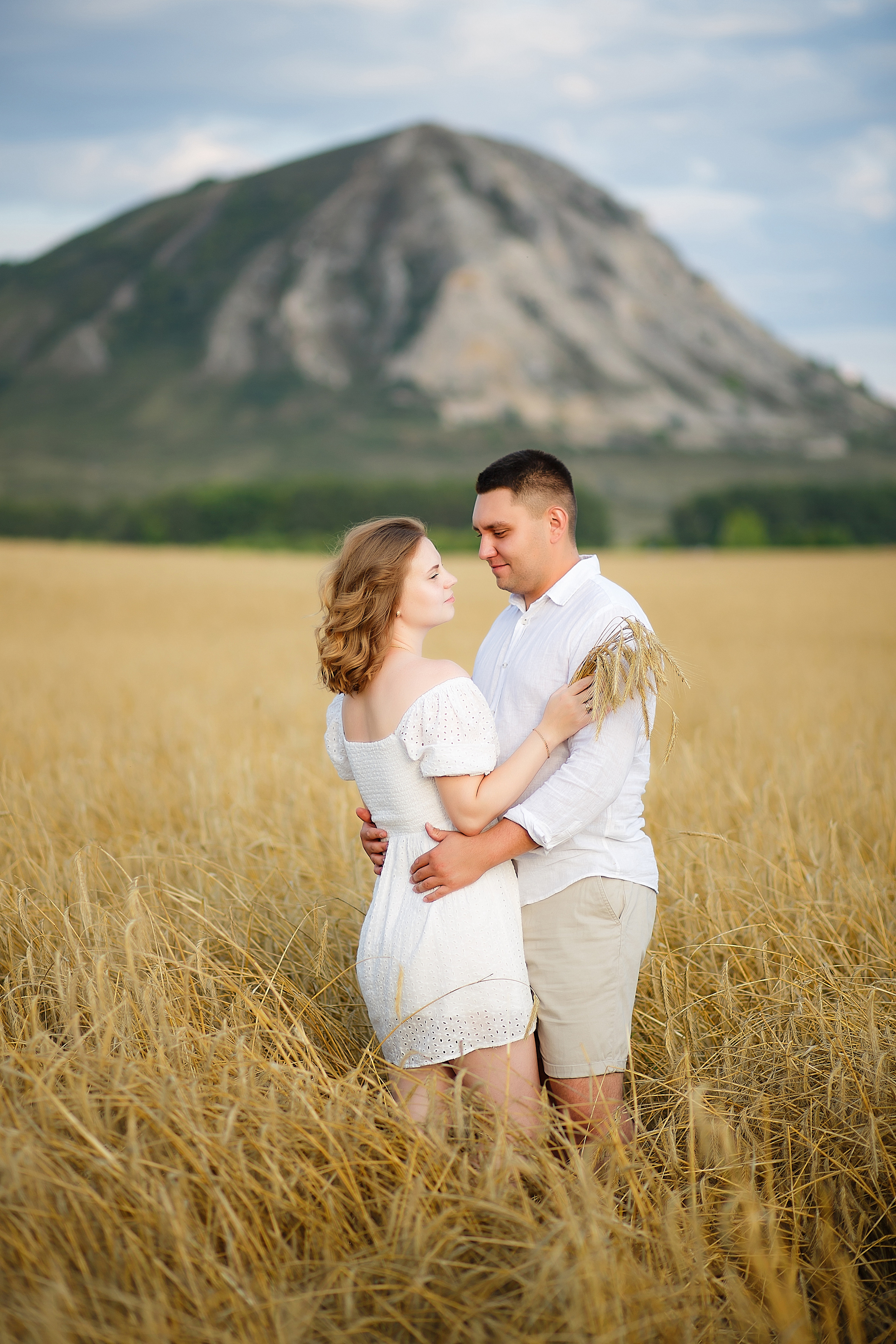 Семейная фотосессия на природе у подножия торатау. Семейный и детский фотограф в Стерлитамаке Разина Рахмангулова
