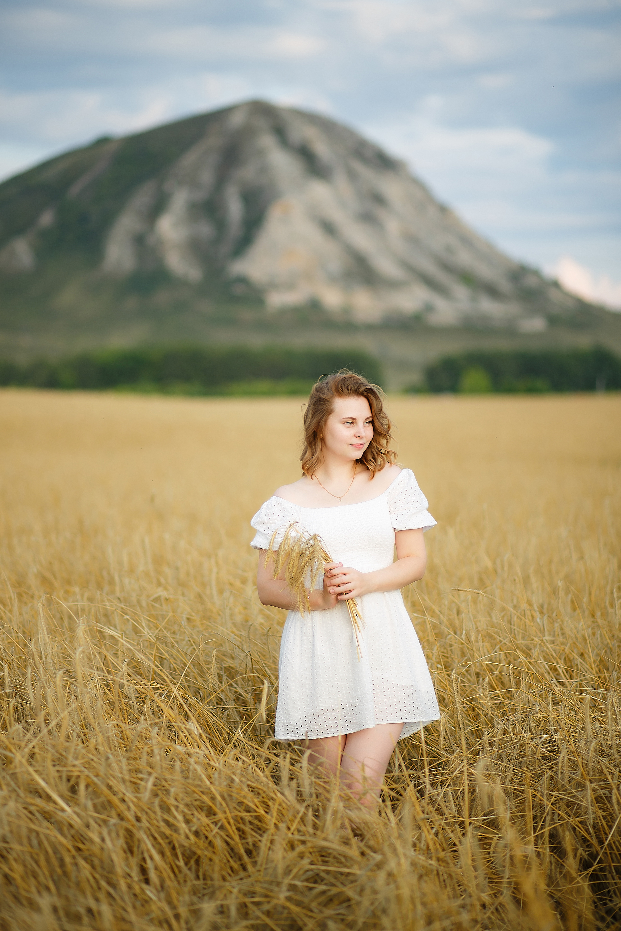 Семейная фотосессия на природе у подножия торатау. Семейный и детский фотограф в Стерлитамаке Разина Рахмангулова