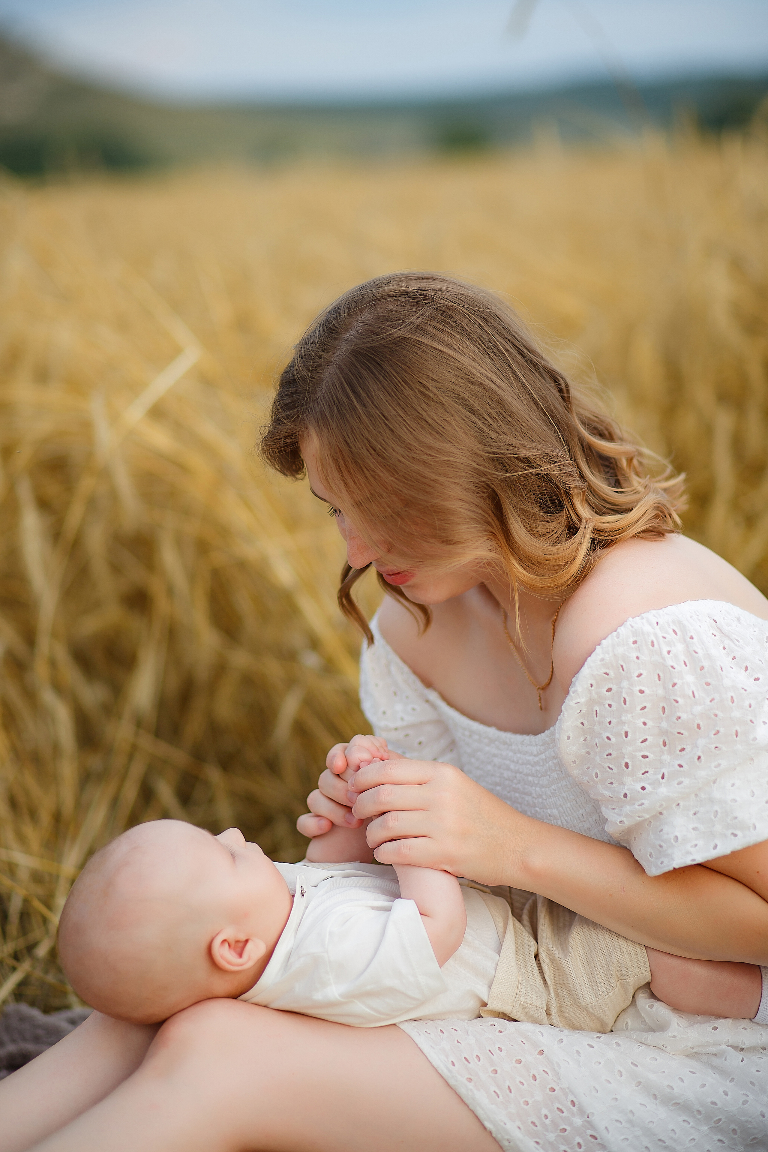 Семейная фотосессия на природе у подножия торатау. Семейный и детский фотограф в Стерлитамаке Разина Рахмангулова