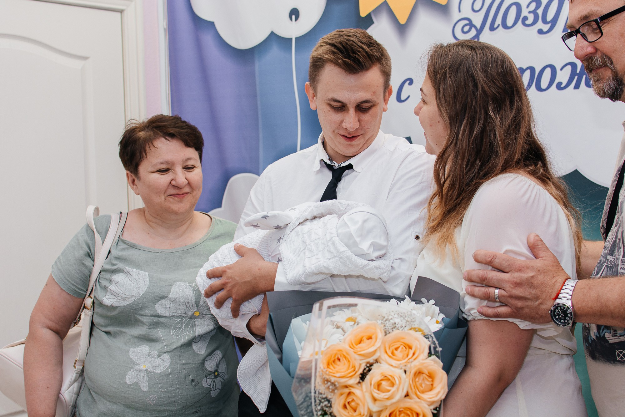 Выписка из роддома. Фотограф Ростов-на-Дону | фототерапевт