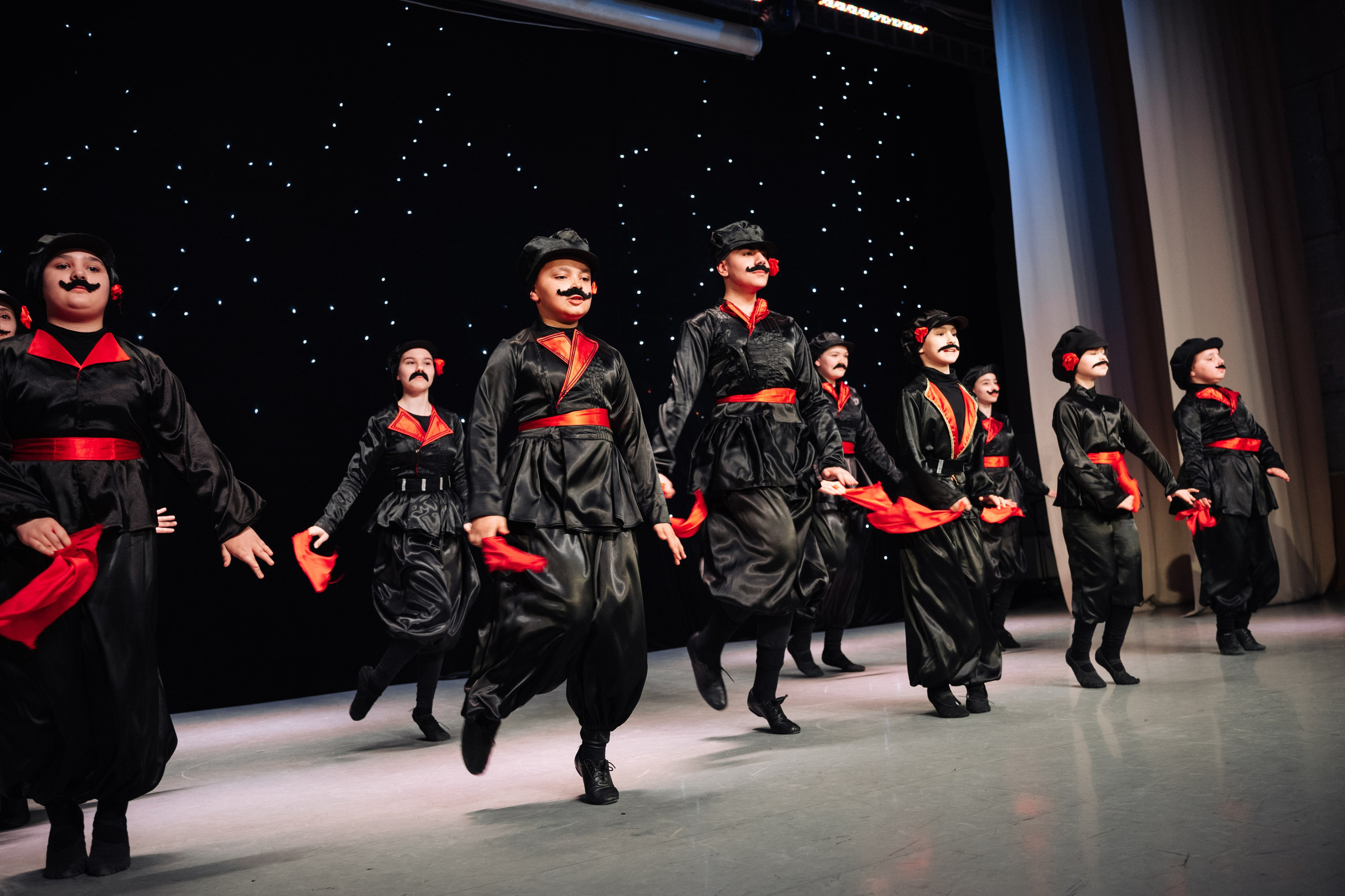 Благотворительный концерт в помощь Артему Сардаряну. Фотограф Артем Севостьянов. Профессиональная фотосъемка в Ногинске, Москве, Московской области и за границей