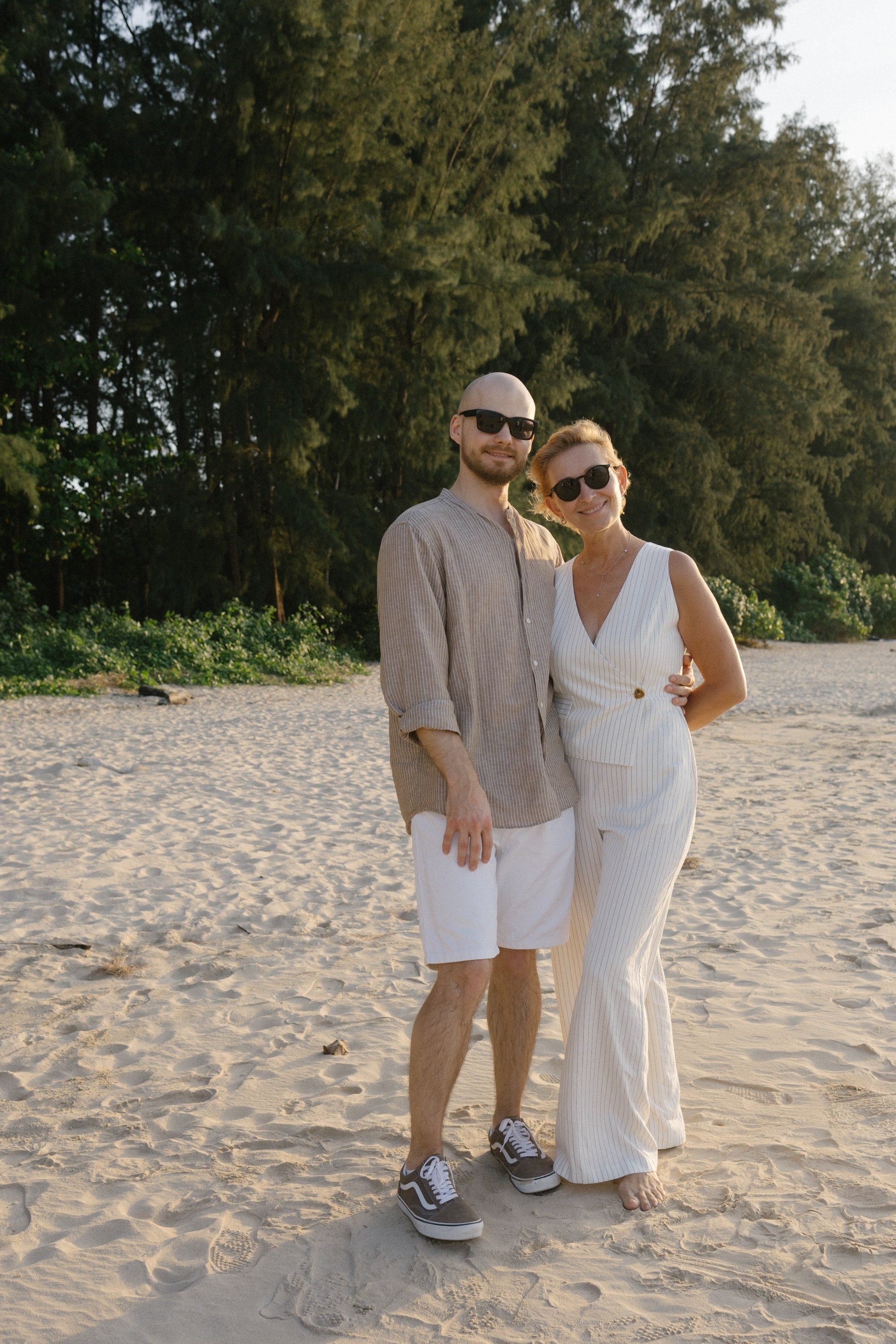 Family photoshoot in Phuket, Thailand. Fedor Lemeshko — Destination Wedding and Family Lifestyle photographer