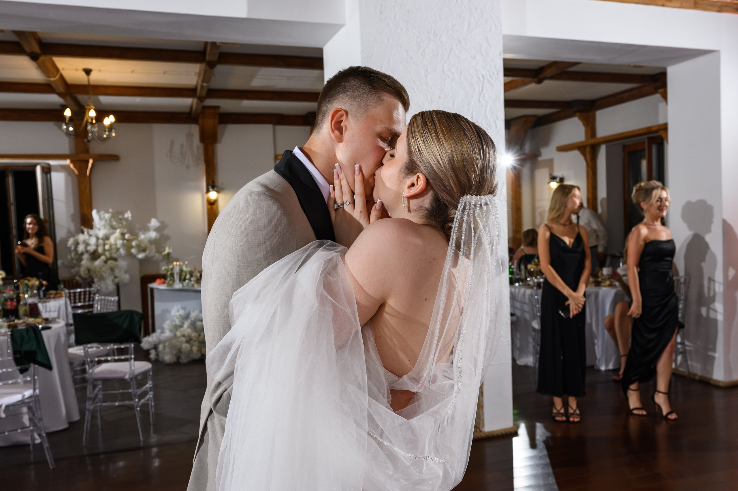 Свадебная фотосессия Банкетный зал Замок Монсоро. Свадебный фотограф Москва Юрий Кульман