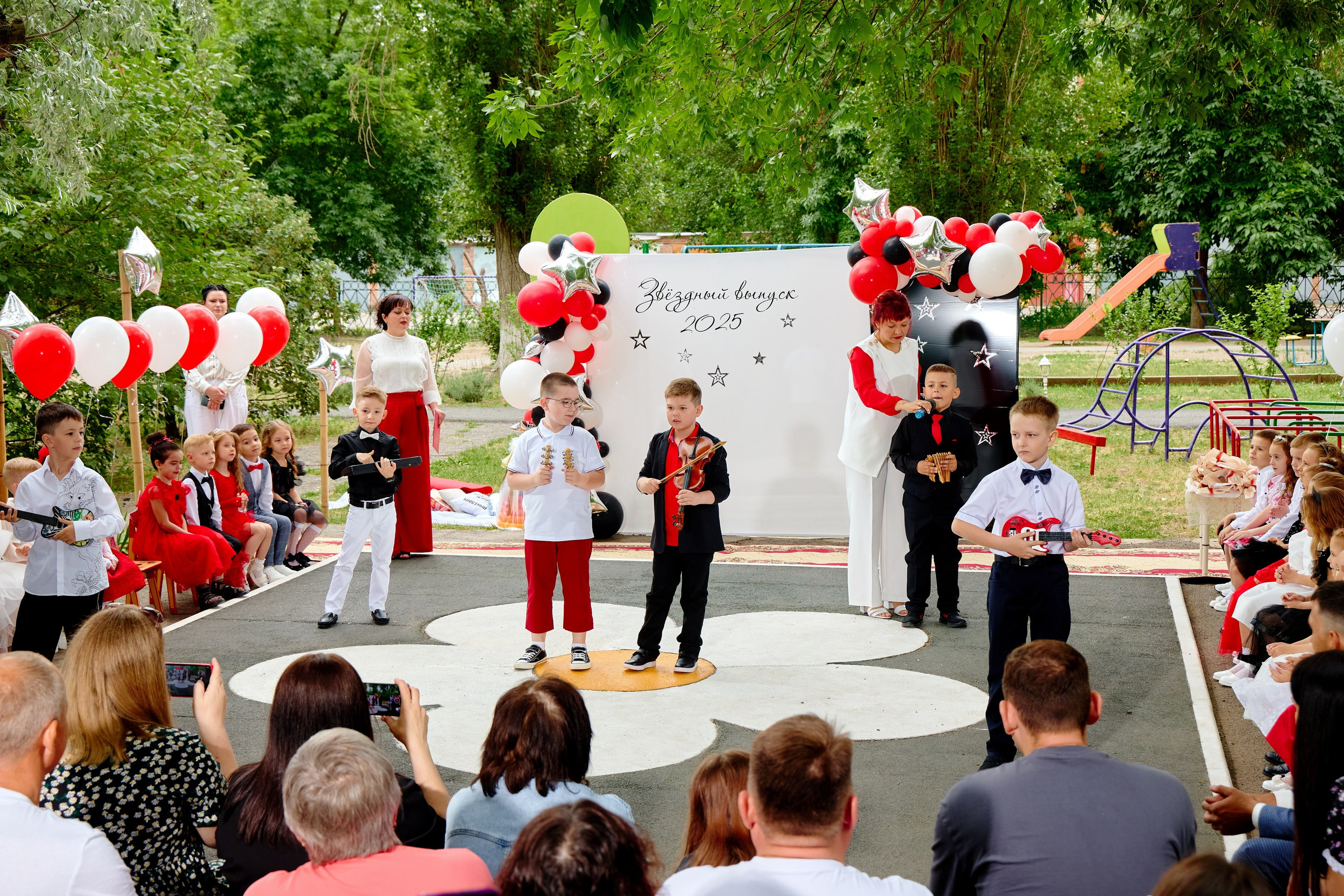 Выпускной 45 сад. Фотограф Выпускные альбомы Таганрог Сергей Коробченко