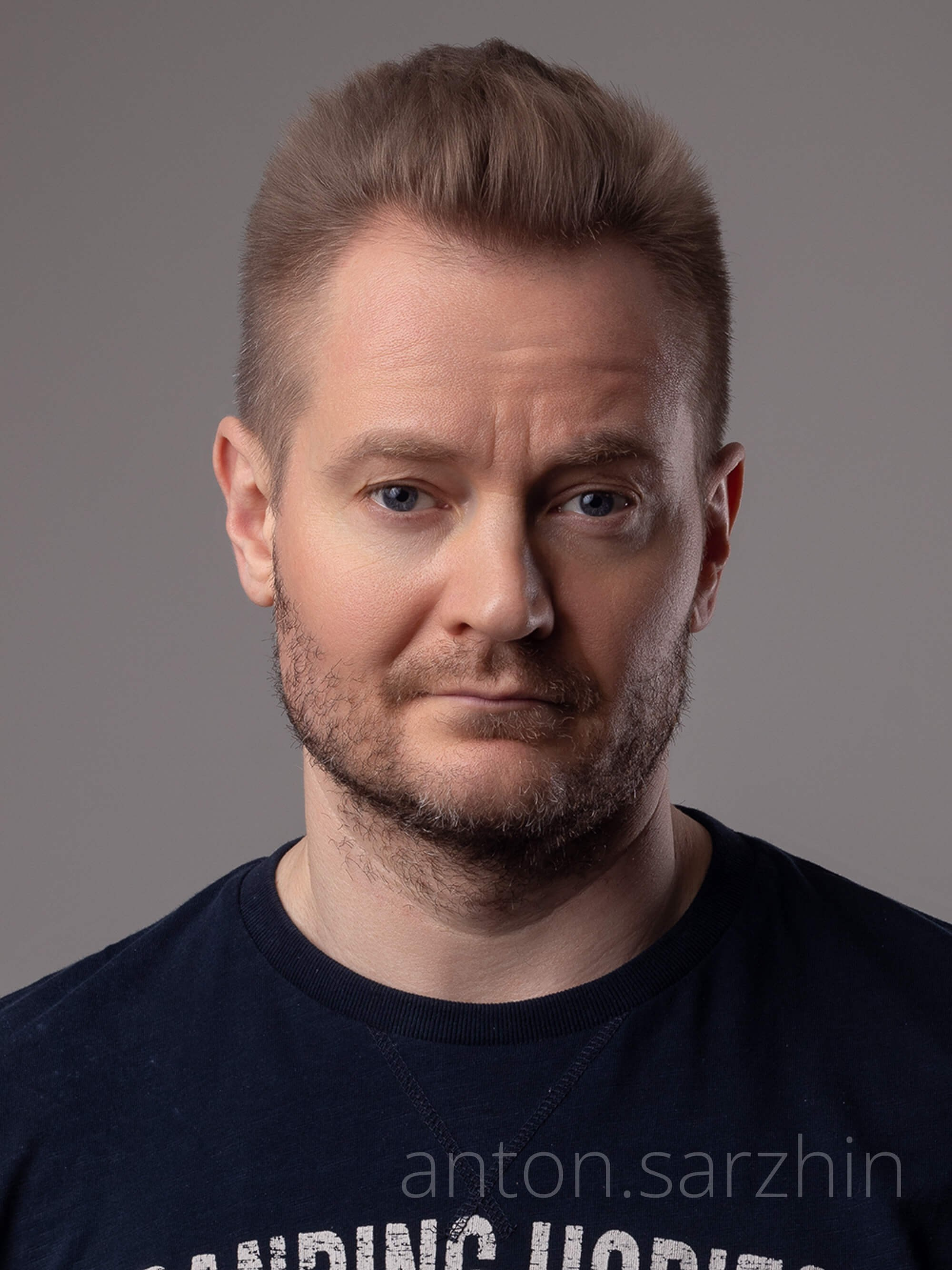 Фото портрет мужчины в студии