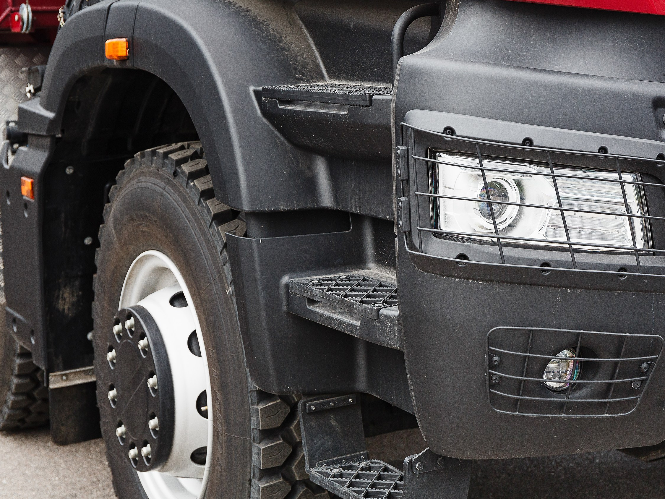 Автомобильный фотограф в СПб. Репортажная фотосъёмка в Санкт-Петербурге. Фотограф на мероприятие: выставки, презентации, автогонки. Фото для сайта, отчётов и публикации в сми. Профессиональный фотограф Сергей Пушкин. Промышленная фотосъёмка. Автопром. Фотосъёмка авто и спецтехники. Профессиональные фото большегрузов.