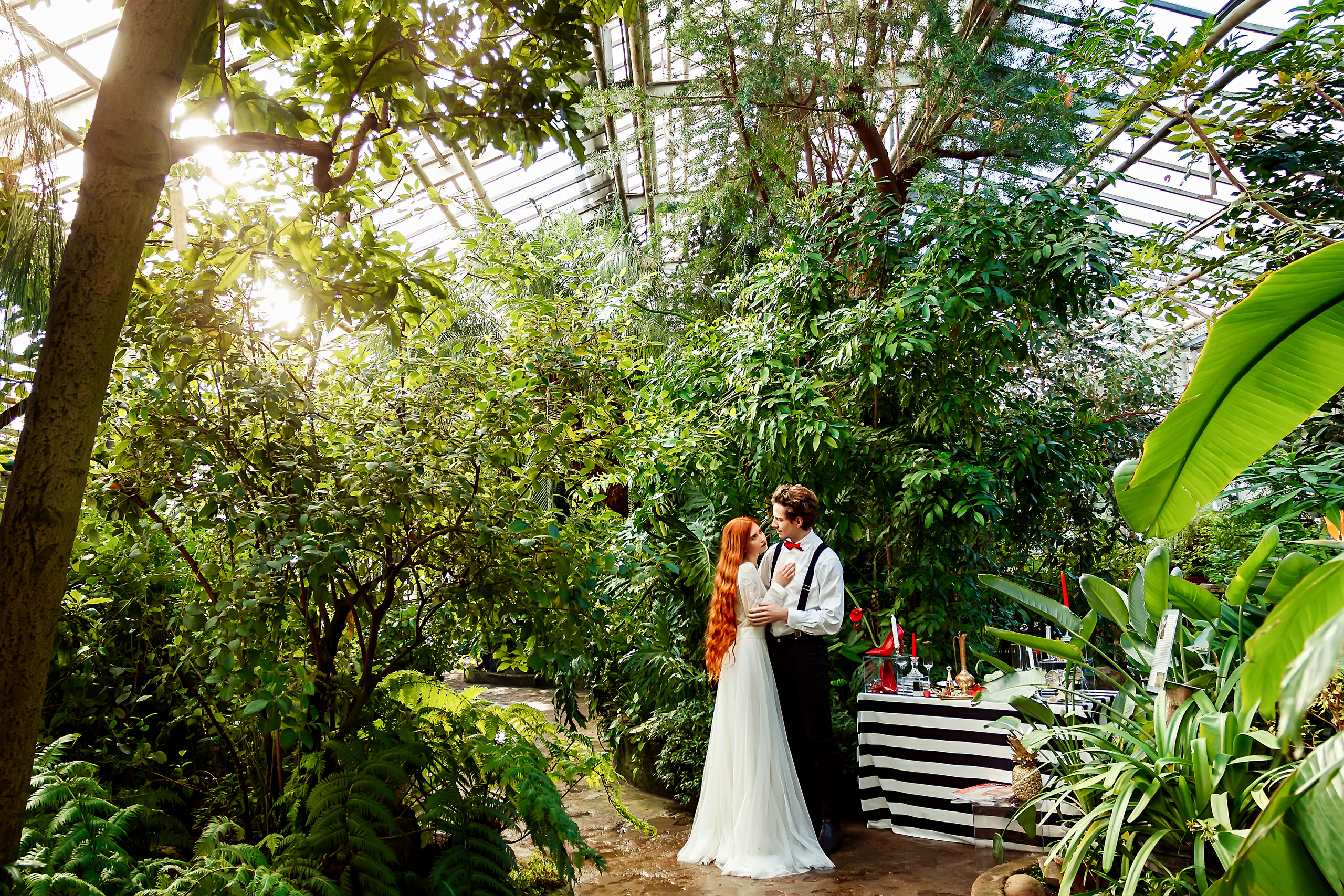 Фотосессия красивой пары в оранжерее. Деловая и Бизнес съемка в  Москве Инесса Грушко