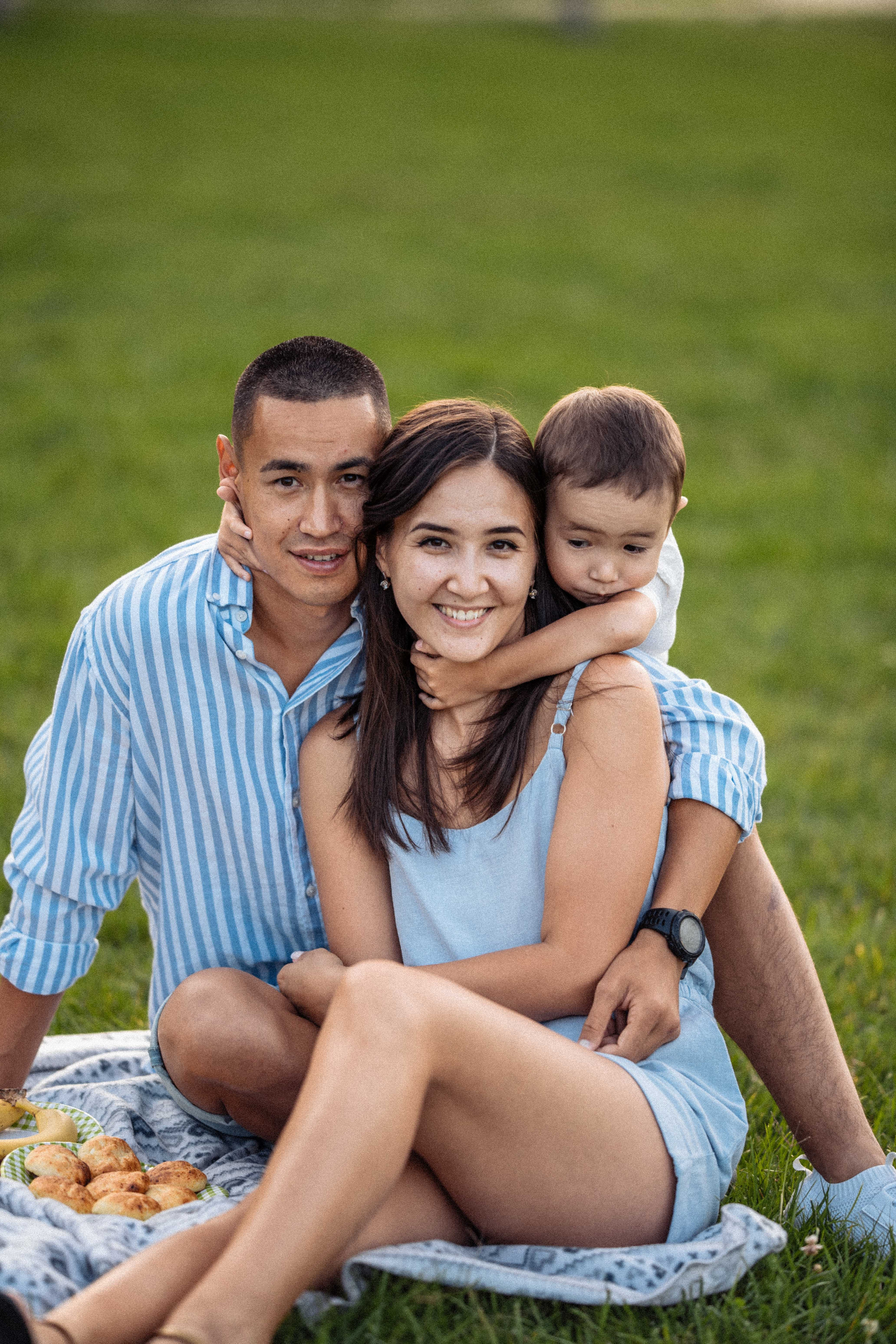 Семейный вечер прогулка фотосессия семьи воздушный змей. Свадебный фотограф Новороссийск Марина КрамарИна Полещук