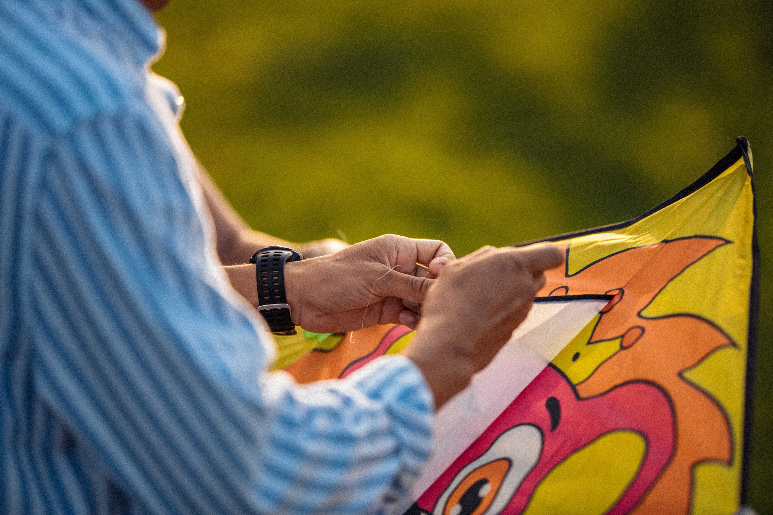 Семейный вечер прогулка фотосессия семьи воздушный змей. Свадебный фотограф Новороссийск Марина КрамарИна Полещук