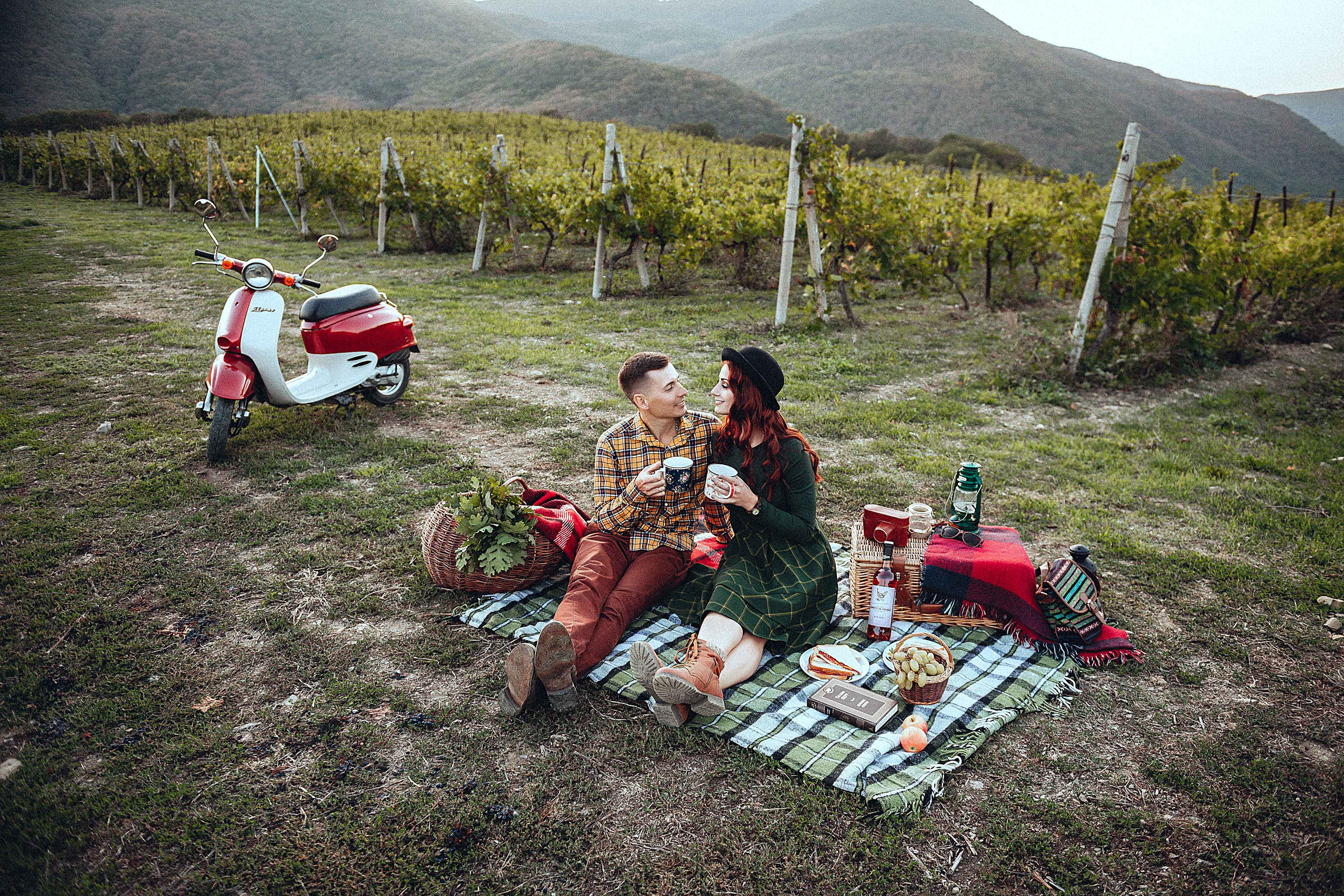 Любовная фотосессия на виноградниках, лавстори. Свадебный фотограф Новороссийск Марина КрамарИна Полещук