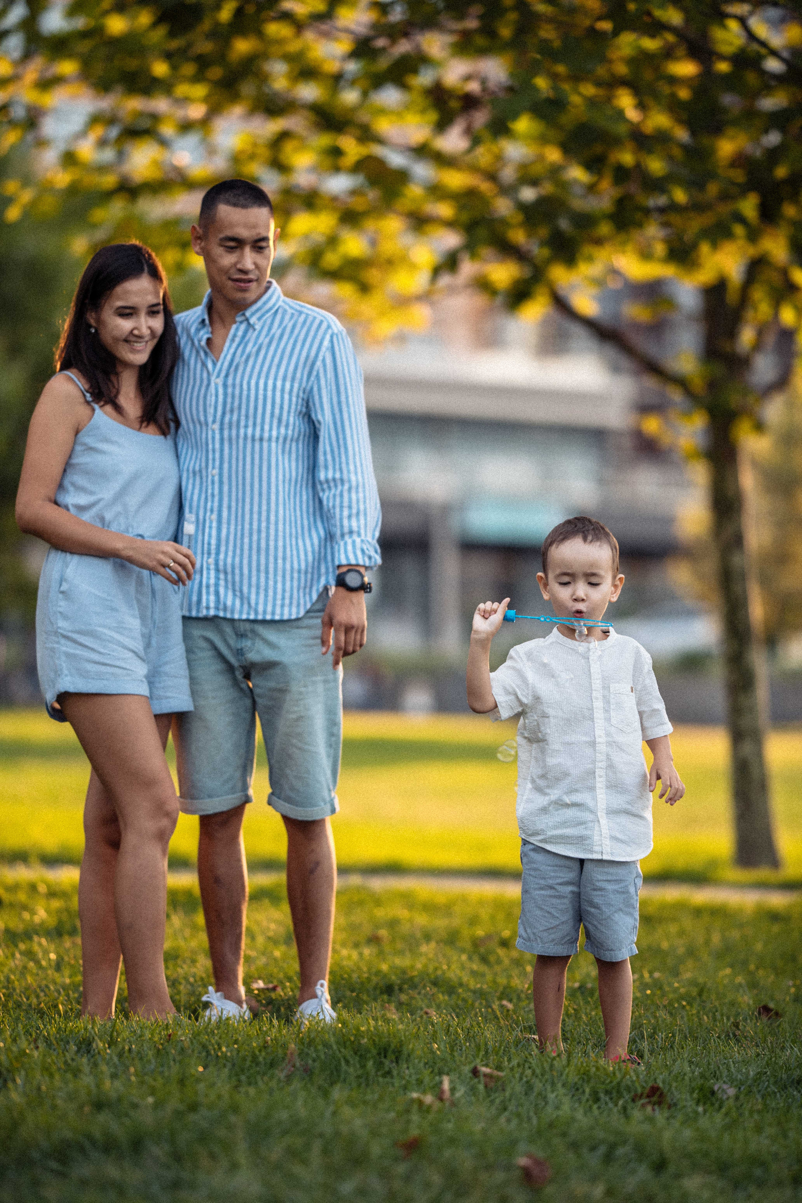 Семейный вечер прогулка фотосессия семьи воздушный змей. Свадебный фотограф Новороссийск Марина КрамарИна Полещук