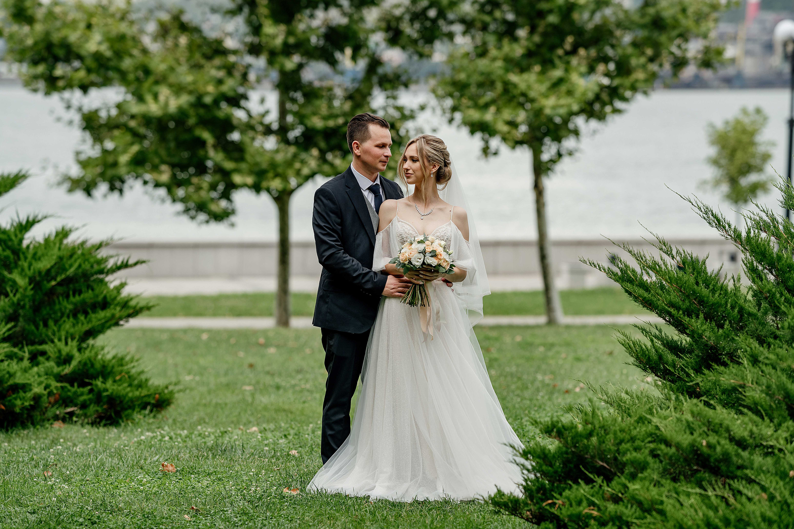 Свадебная фотосессия, свадьба летом, жених и невеста. Свадебный фотограф Новороссийск Марина КрамарИна Полещук