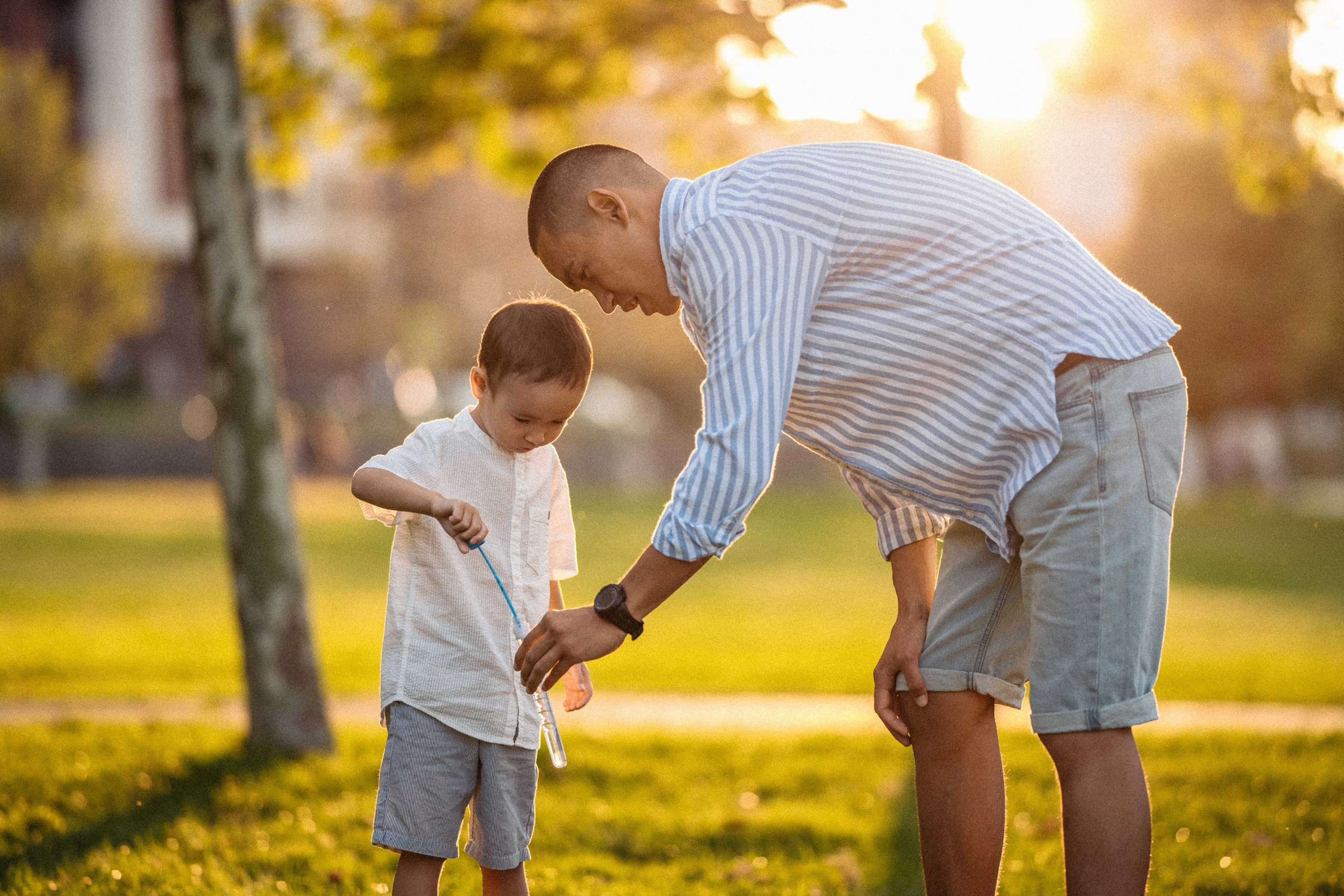 Семейный вечер прогулка фотосессия семьи воздушный змей. Свадебный фотограф Новороссийск Марина КрамарИна Полещук