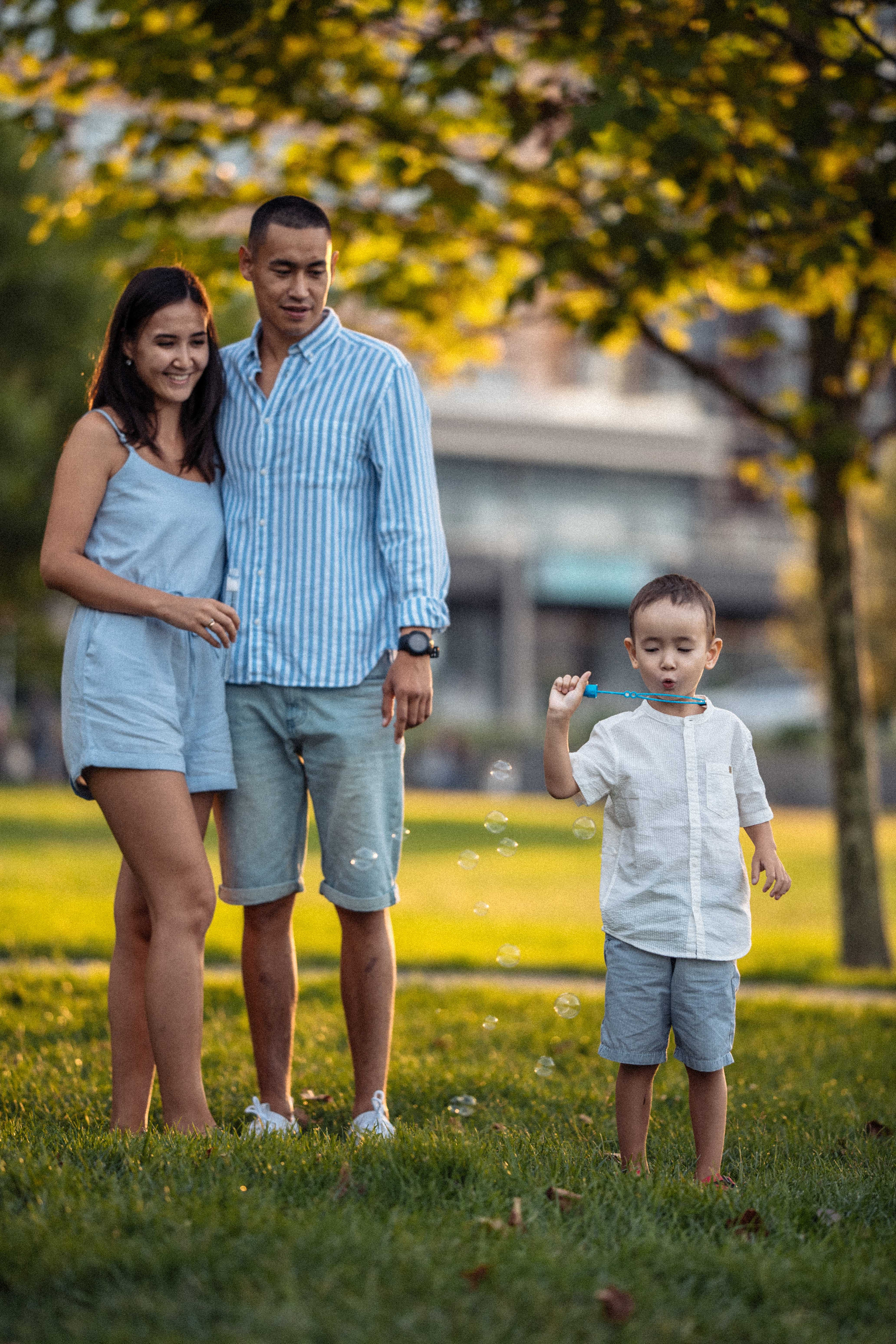 Семейный вечер прогулка фотосессия семьи воздушный змей. Свадебный фотограф Новороссийск Марина КрамарИна Полещук