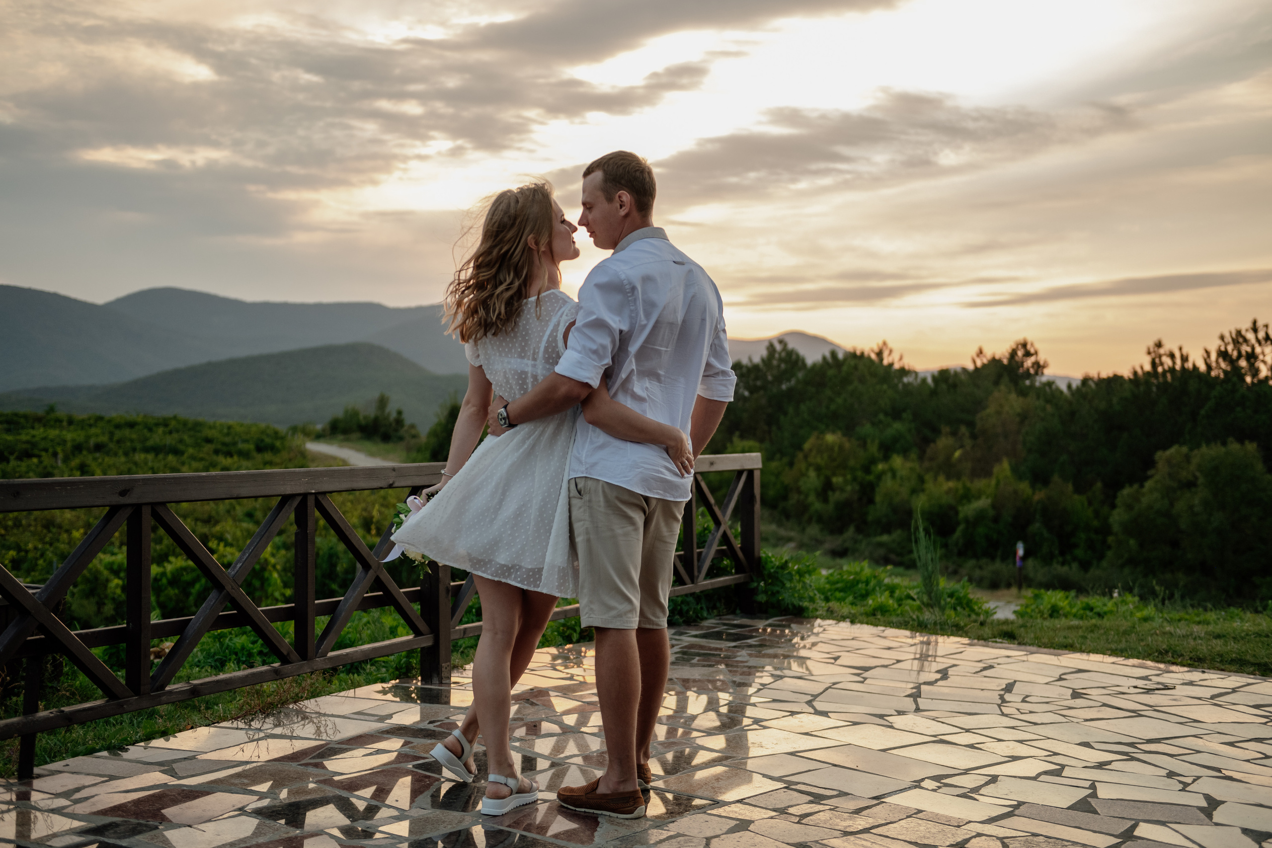 Свадьба любовь фотосессия лавстори абрау дюрсо. Свадебный фотограф Новороссийск Марина КрамарИна Полещук