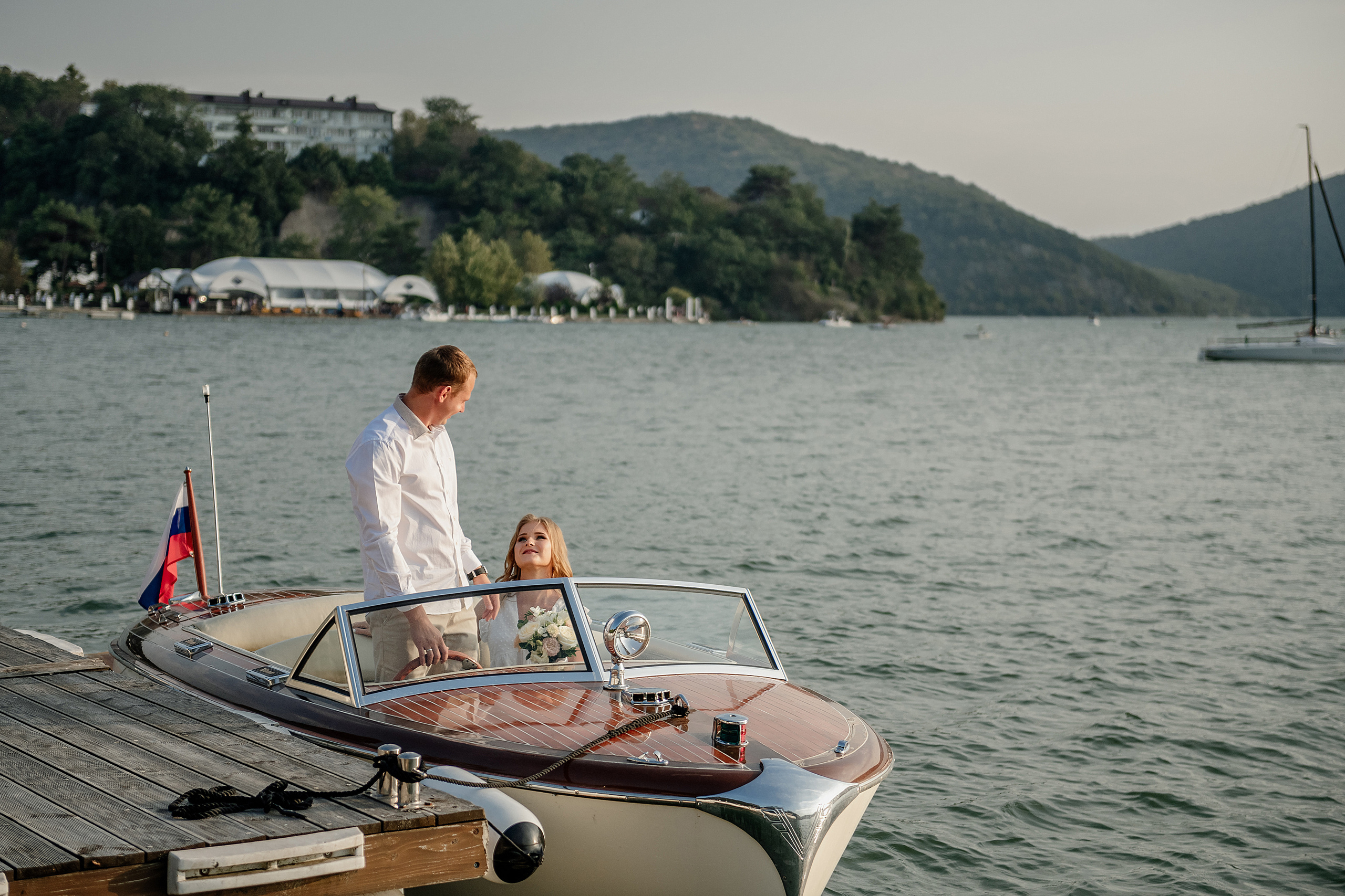Свадьба любовь фотосессия лавстори абрау дюрсо. Свадебный фотограф Новороссийск Марина КрамарИна Полещук