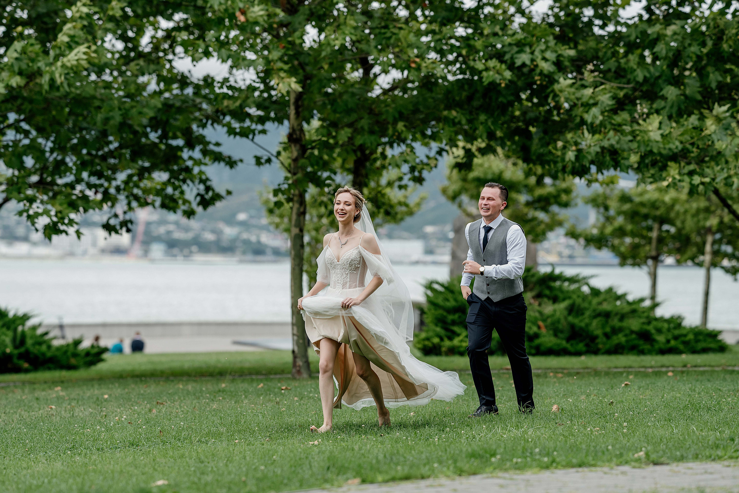 Свадебная фотосессия, свадьба летом, жених и невеста. Свадебный фотограф Новороссийск Марина КрамарИна Полещук