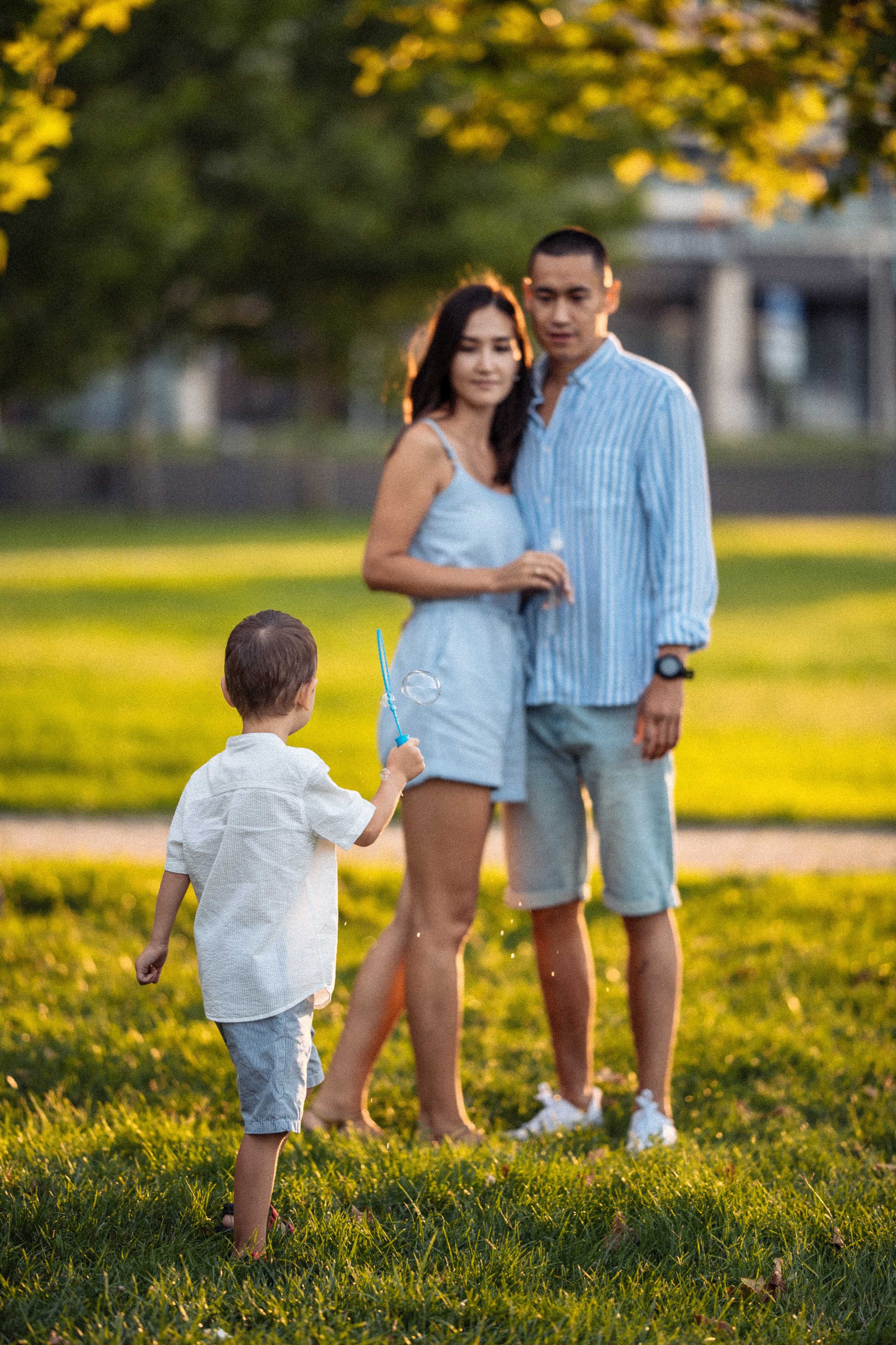 Семейный вечер прогулка фотосессия семьи воздушный змей. Свадебный фотограф Новороссийск Марина КрамарИна Полещук