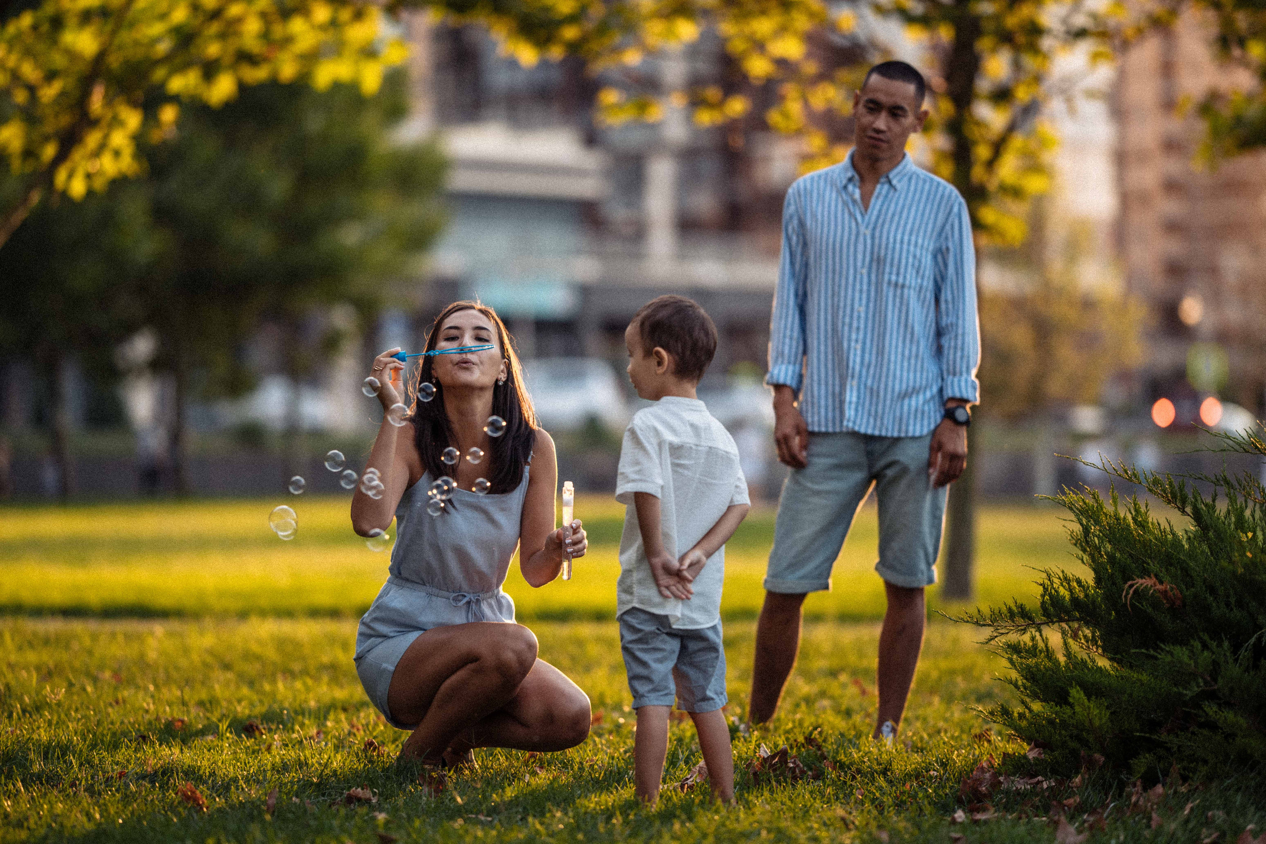 Семейный вечер прогулка фотосессия семьи воздушный змей. Свадебный фотограф Новороссийск Марина КрамарИна Полещук