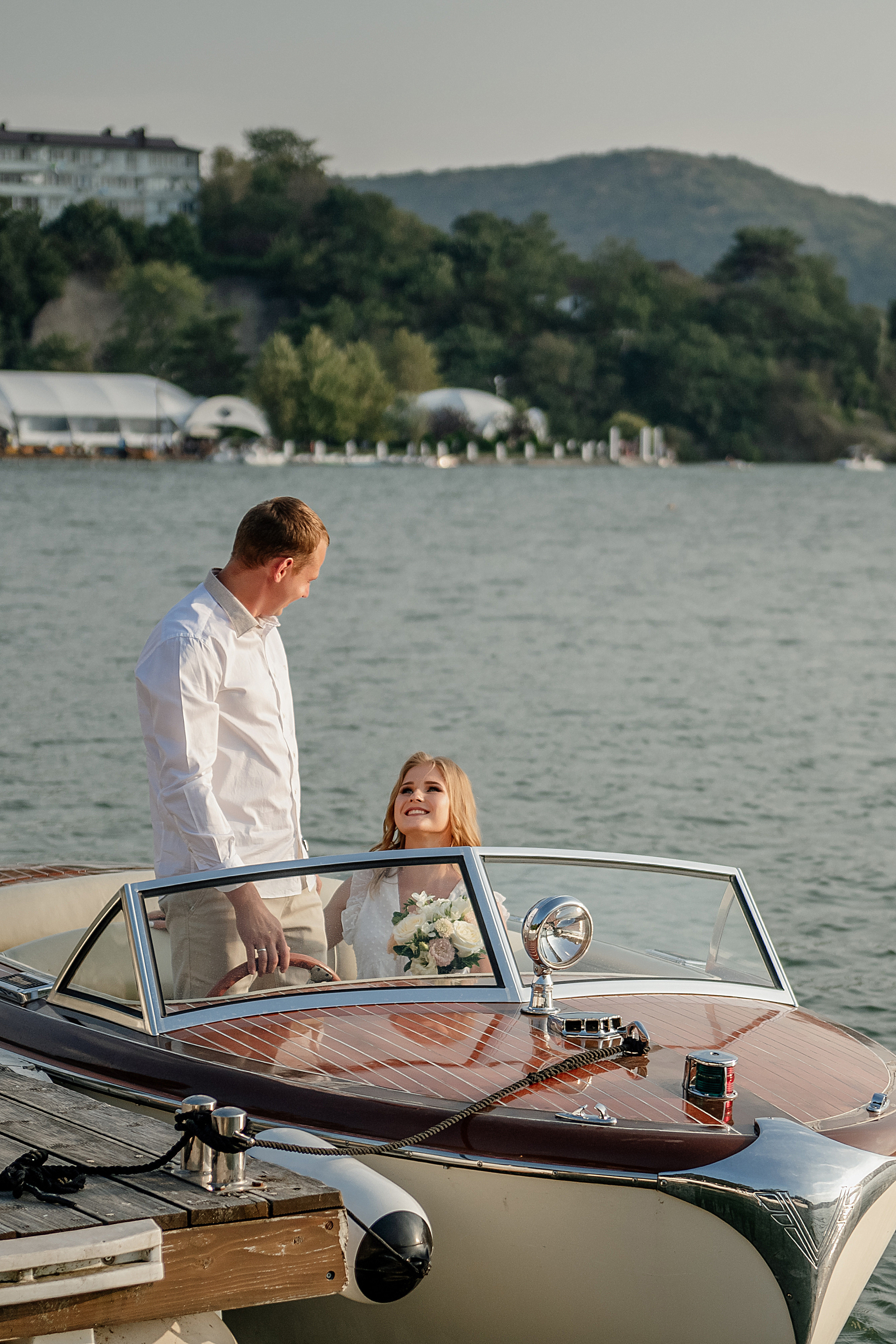 Свадьба любовь фотосессия лавстори абрау дюрсо. Свадебный фотограф Новороссийск Марина КрамарИна Полещук