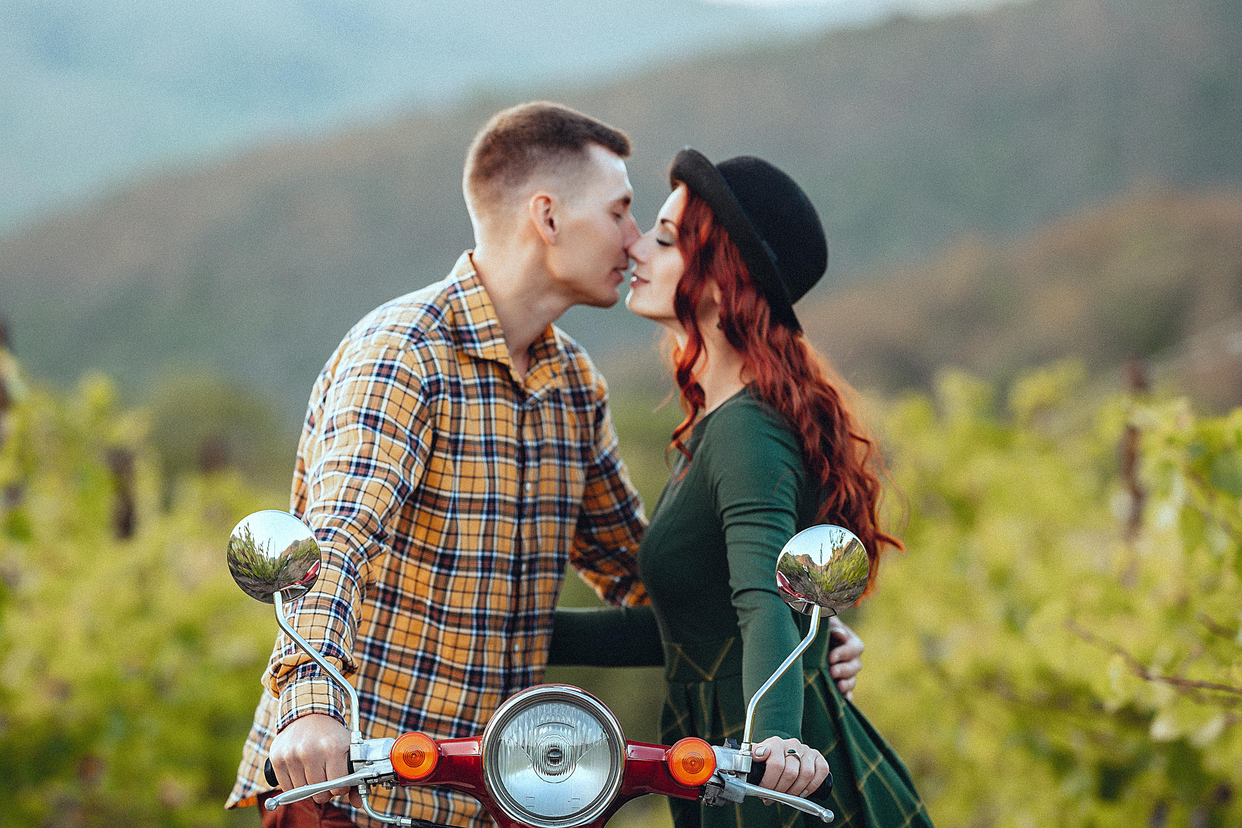 Любовная фотосессия на виноградниках, лавстори. Свадебный фотограф Новороссийск Марина КрамарИна Полещук