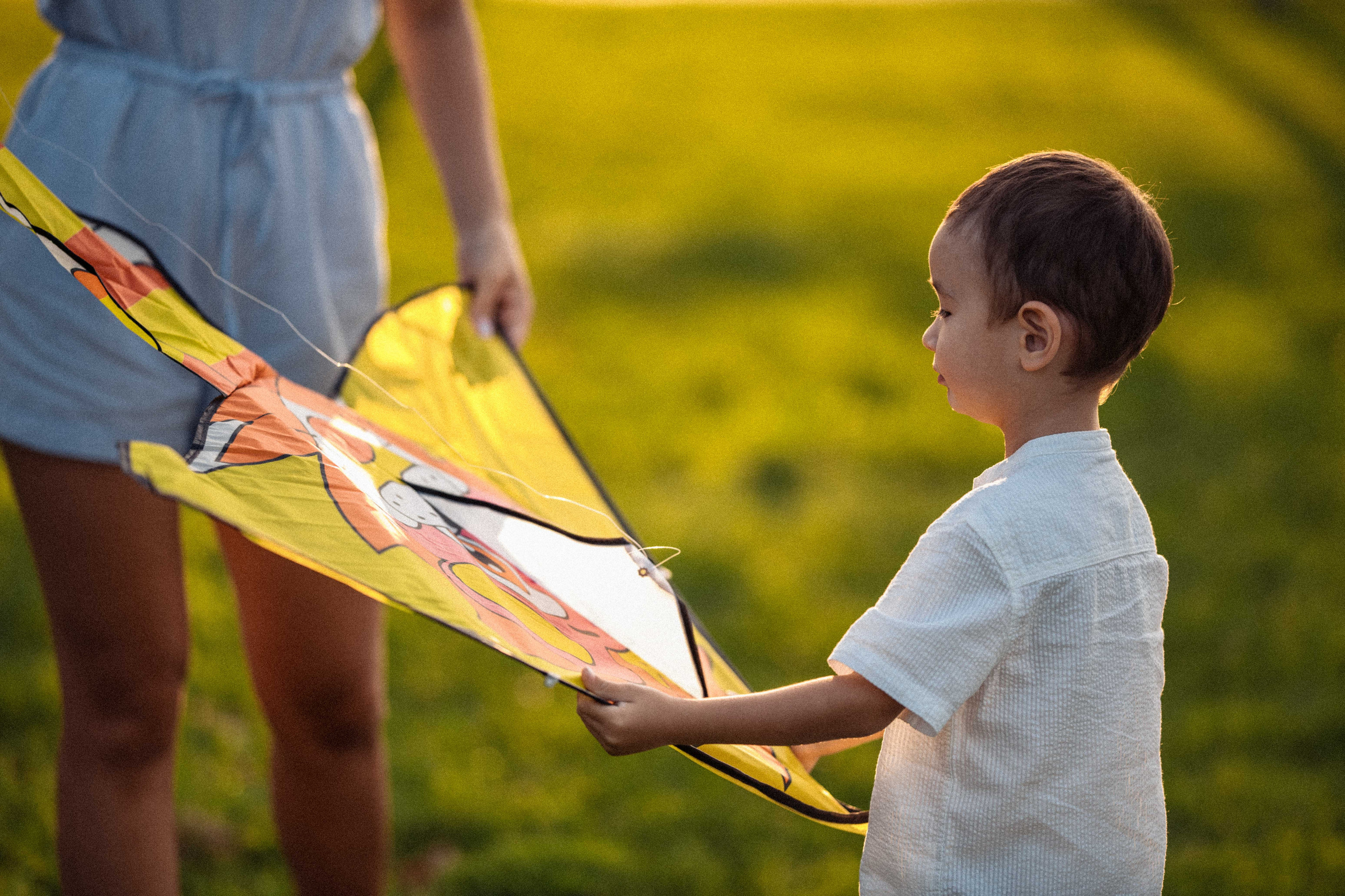 Семейный вечер прогулка фотосессия семьи воздушный змей. Свадебный фотограф Новороссийск Марина КрамарИна Полещук