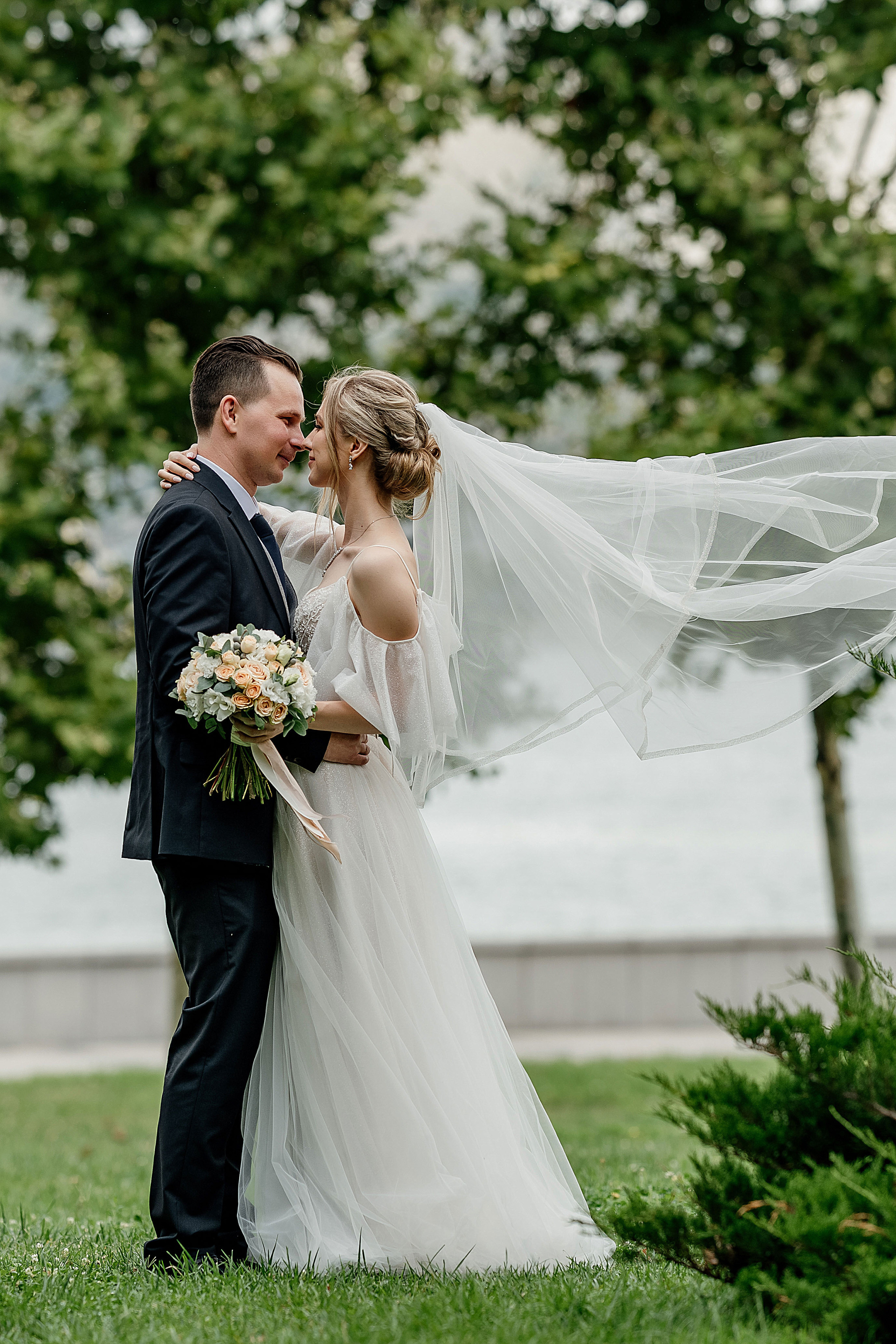 Свадебная фотосессия, свадьба летом, жених и невеста. Свадебный фотограф Новороссийск Марина КрамарИна Полещук