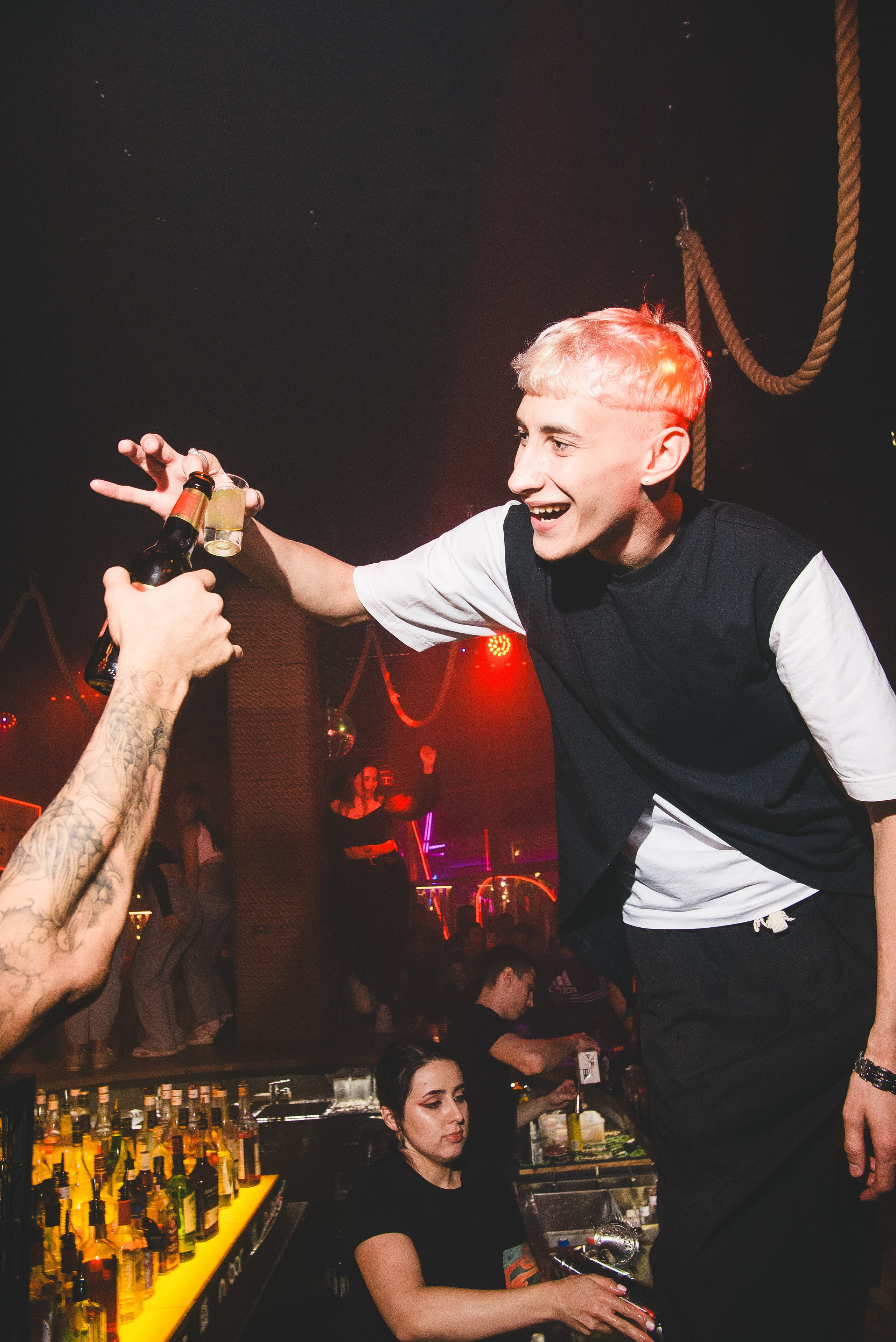 Фотоотчёты о вечеринках для НеБар Волгоград. Или стиль «пьяный фотограф». Фотограф в Волгограде и Волжском Александр Горбань