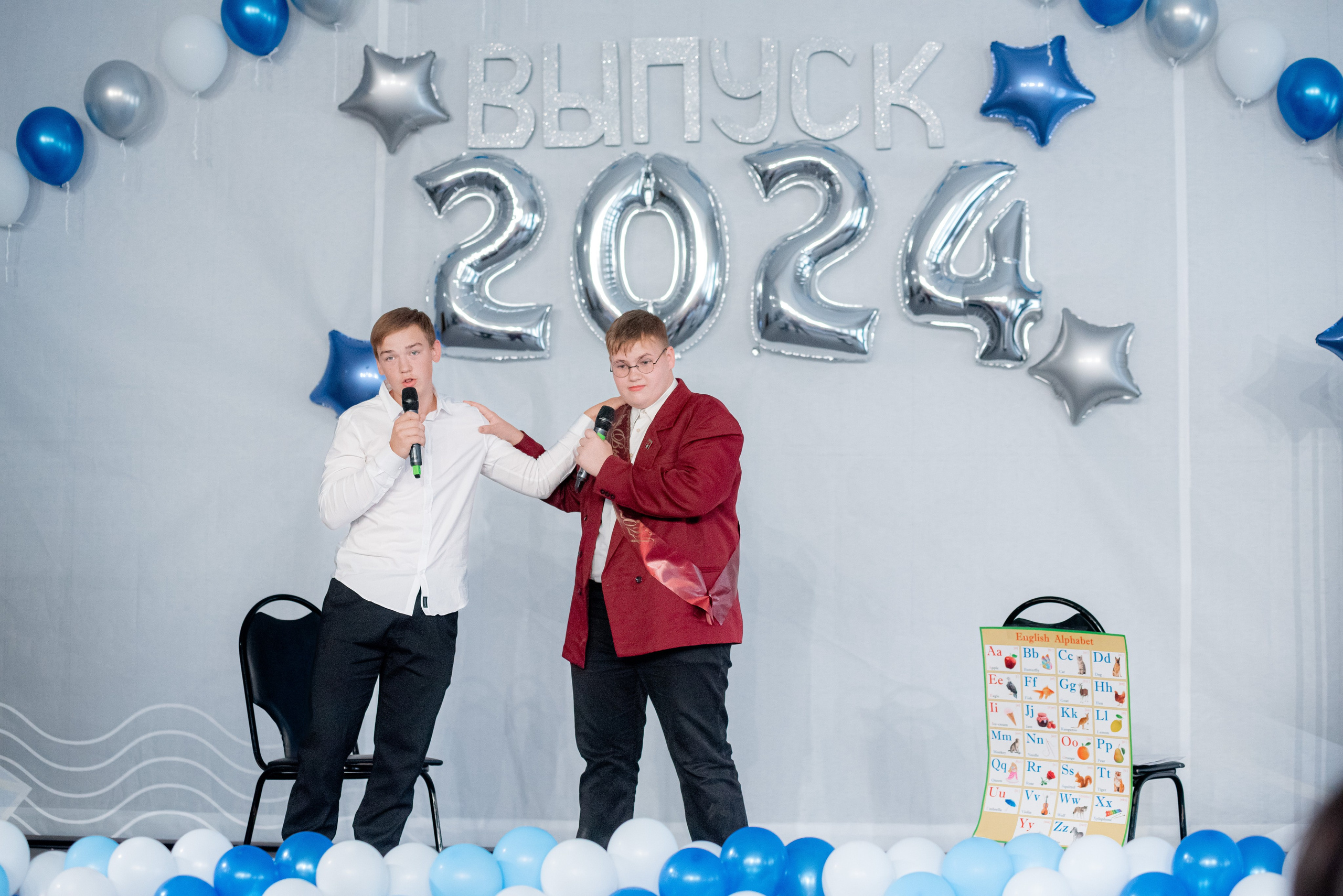 86 школа. Вручение. ДК Тракторозаводского района. Фотограф в Волгограде и Волжском Александр Горбань