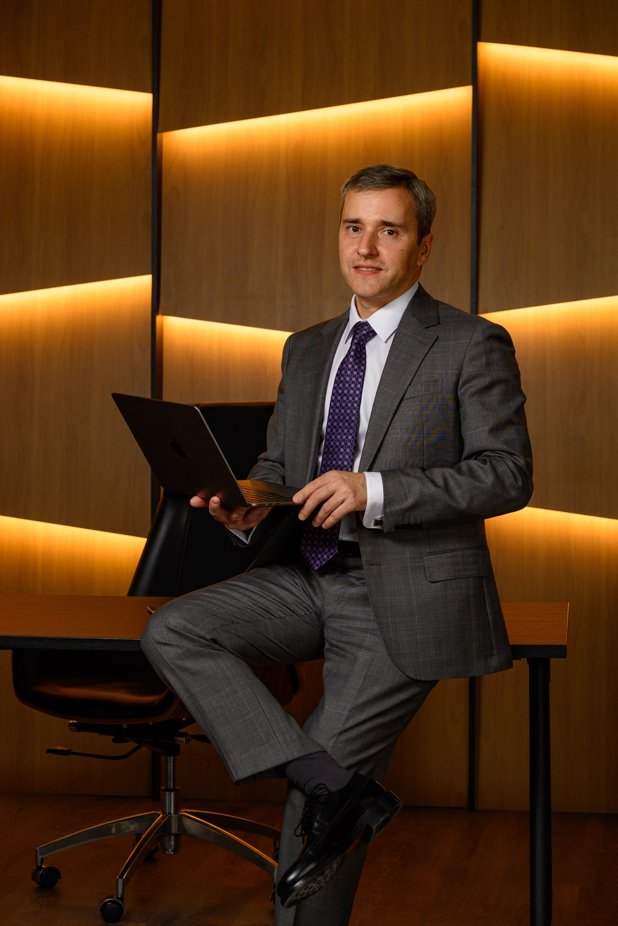 Портрет для руководителя. Компания и фотошкола по созданию контента в Москве