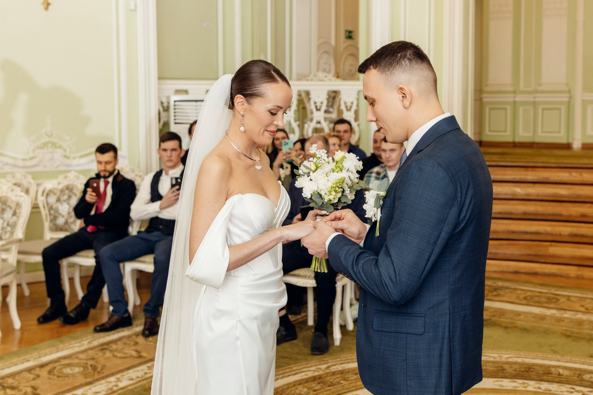 мгде купить свадебный букет, какой подарок подарить на свадьбу, свадебное платье где купить спб, свадебный салон, актуальные свадебные платья 2025, костюм для жениха, какой ресторан выбрать спб, отель для свадьбы