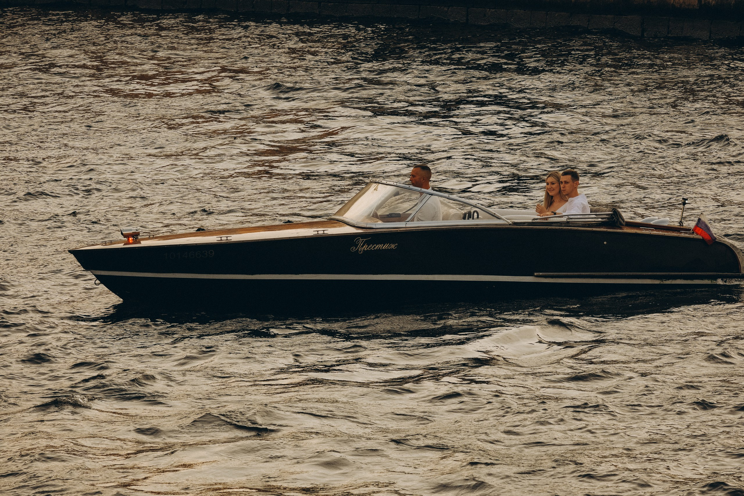 СВАДЕНБНАЯ СЬЕМКА НА КАТЕРЕ ПО КАНАЛАМ САНКТ-ПЕТЕРБУРГА И В АКВАТОРИИ НЕВЫ. Профессиональный фотограф, Санкт-Петербург — Виктория Богомолова