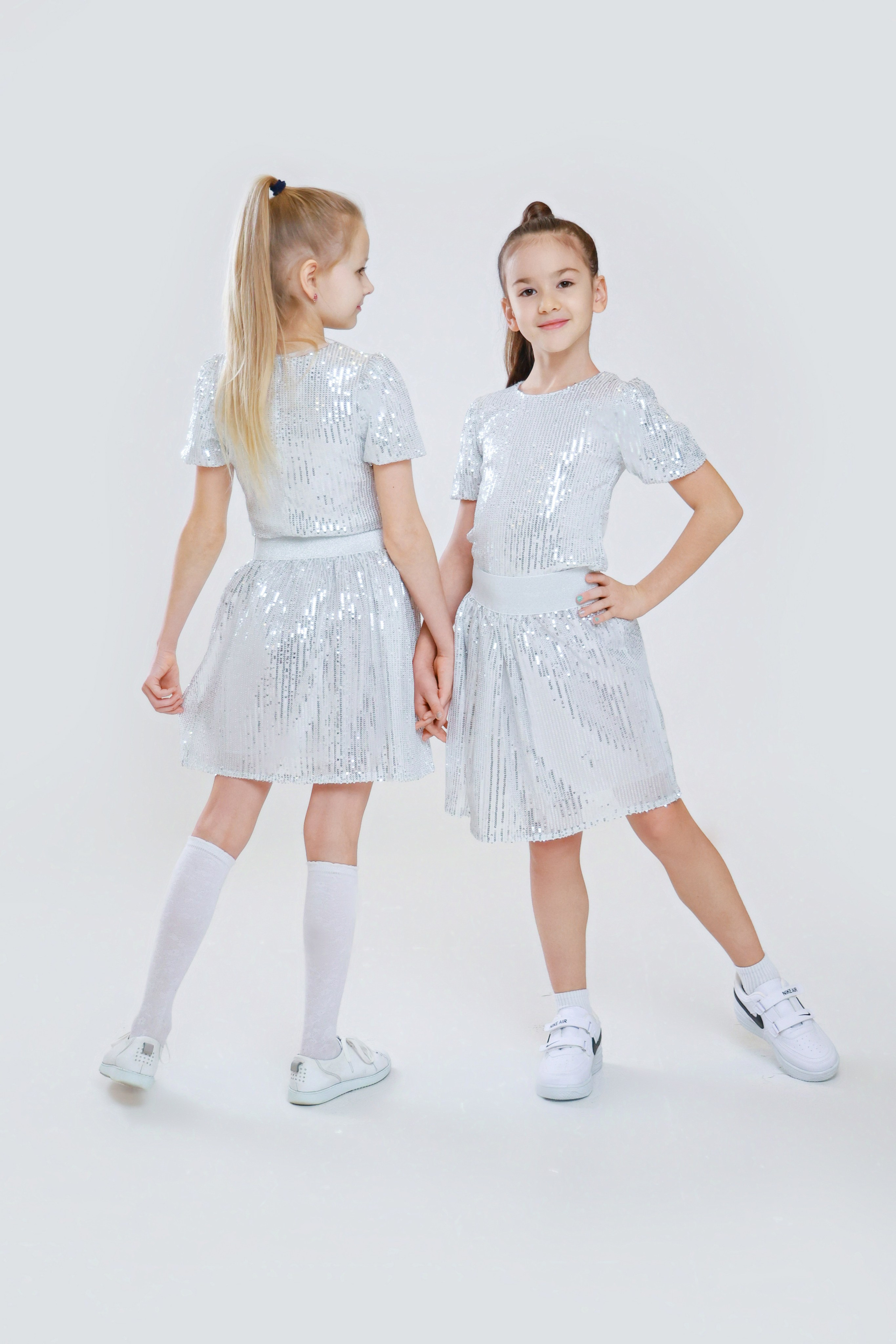 Фото детских платьев для рекламы на маркетплейсах. Фотограф, видеограф