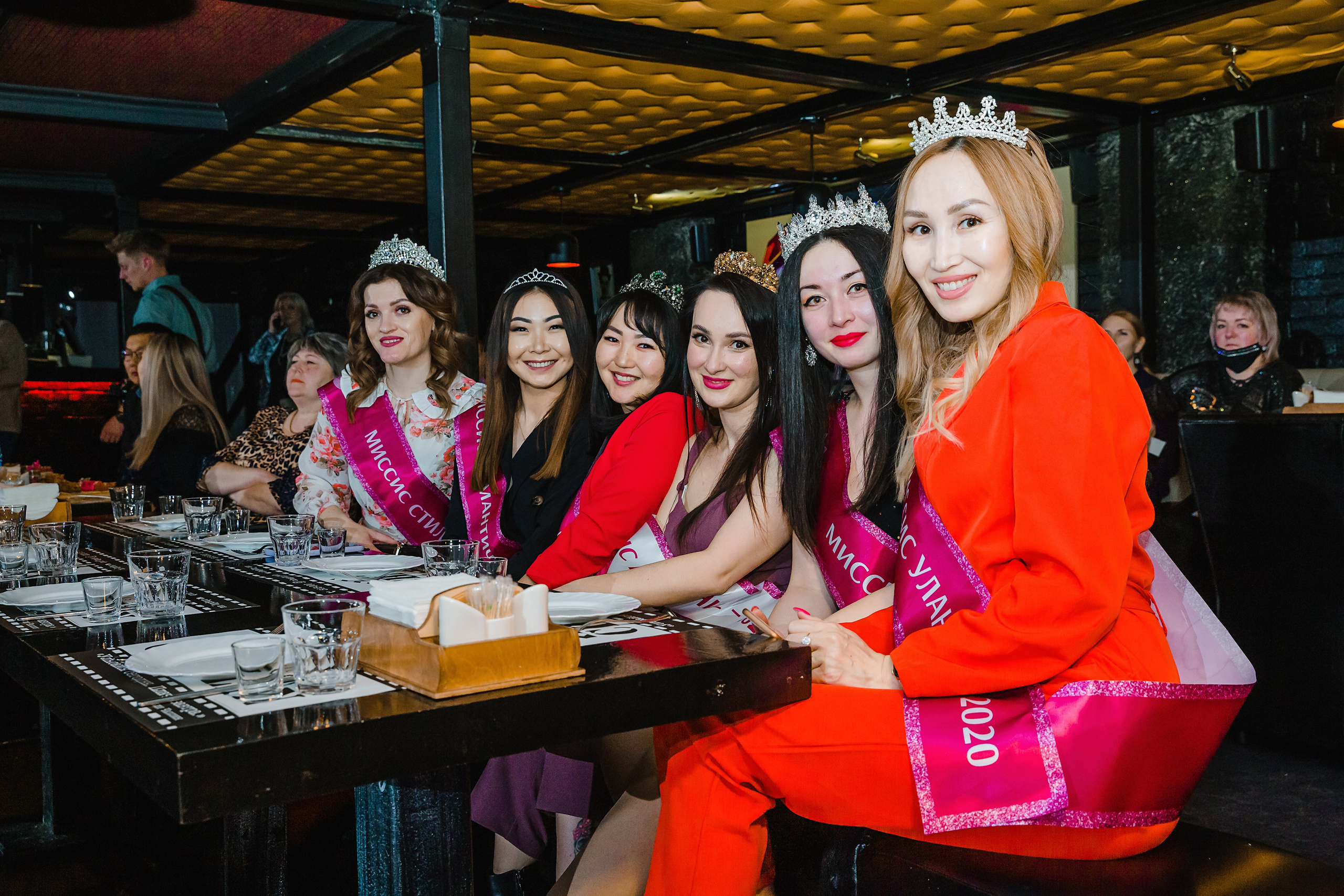 Шоу Талантов Миссис Бурятия. Фотограф и видеограф в Улан-Удэ: Аюна Габагуева и Артём Шаханов