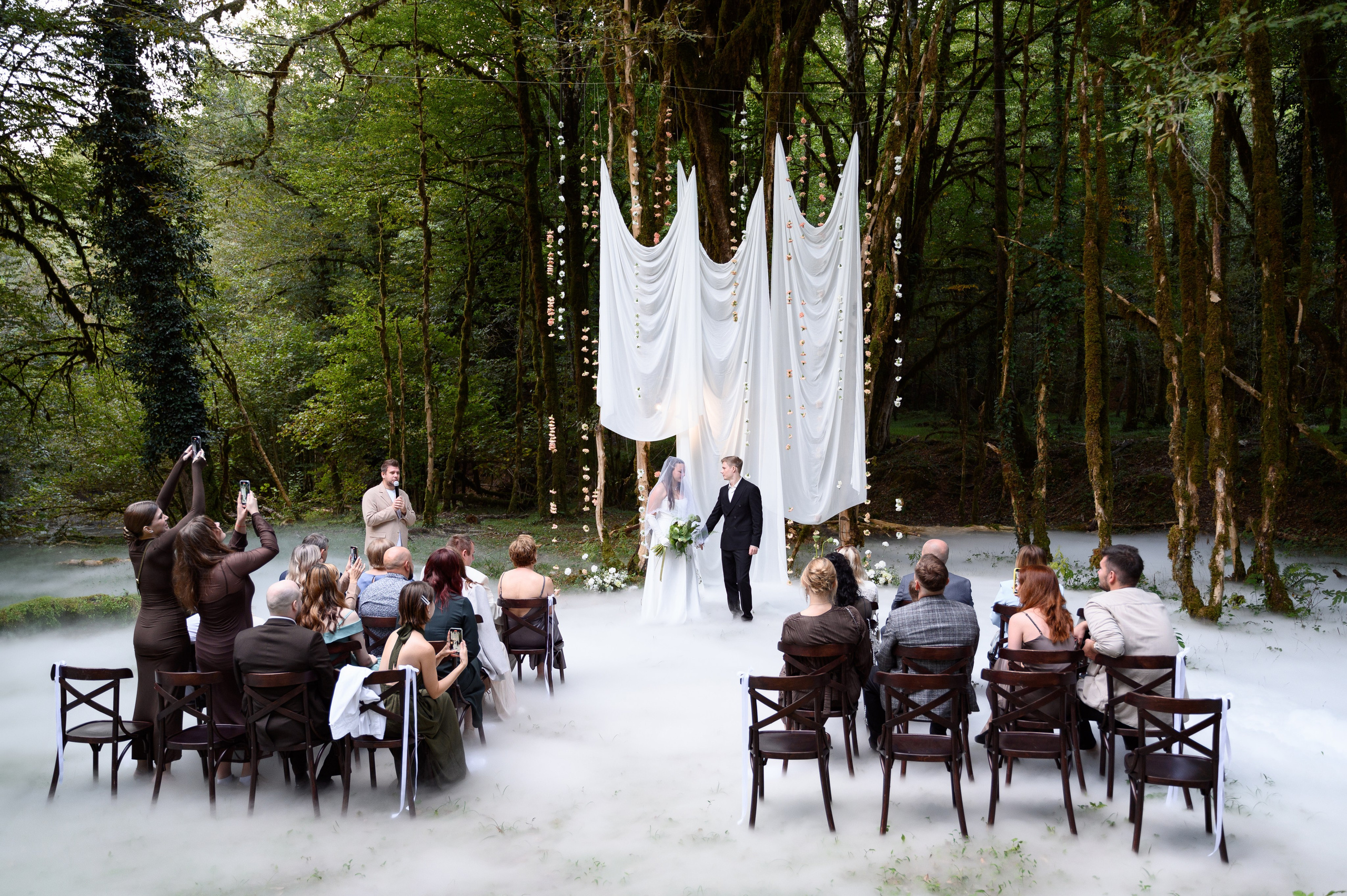 Свадебная церемония в Сочи среди красивых лесных пейзажей, фотограф Сочи