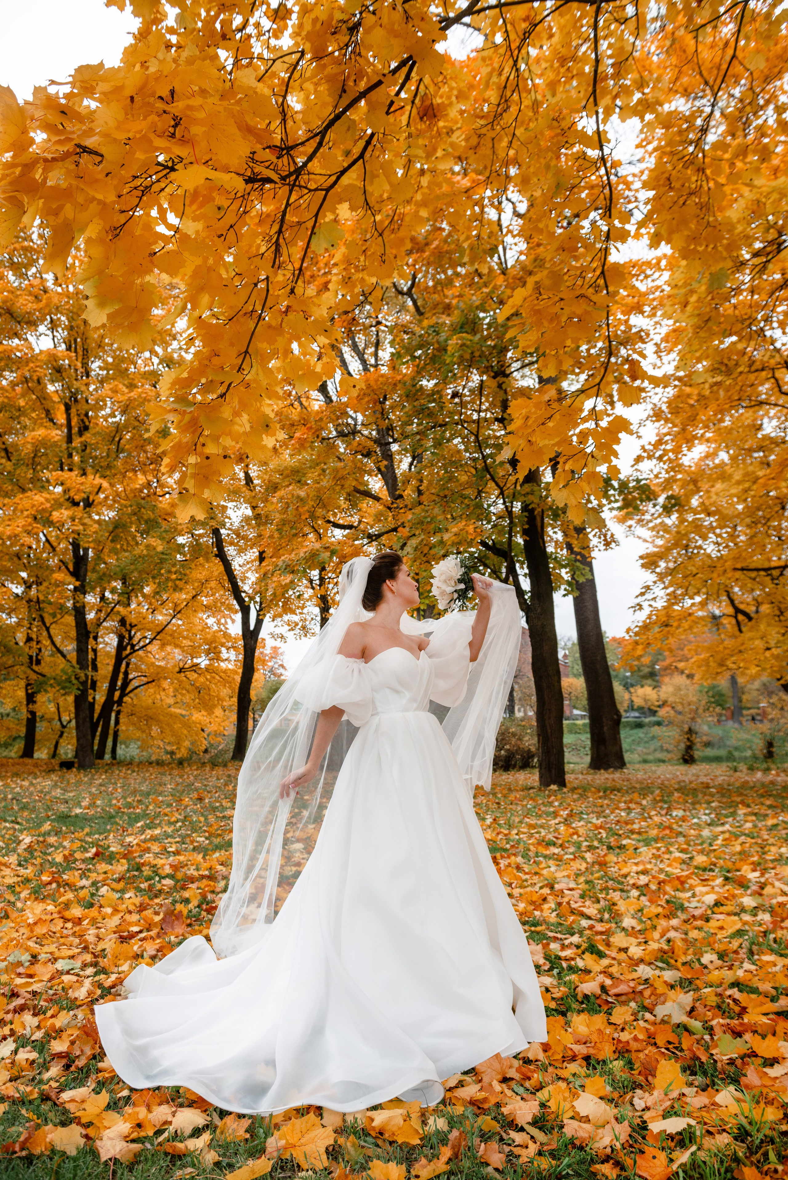Осенняя свадебная прогулка в Екатерининском парке в Пушкине. Портретный, семейный и свадебный фотограф в Санкт-Петербурге и в Пушкине Ширяев Денис