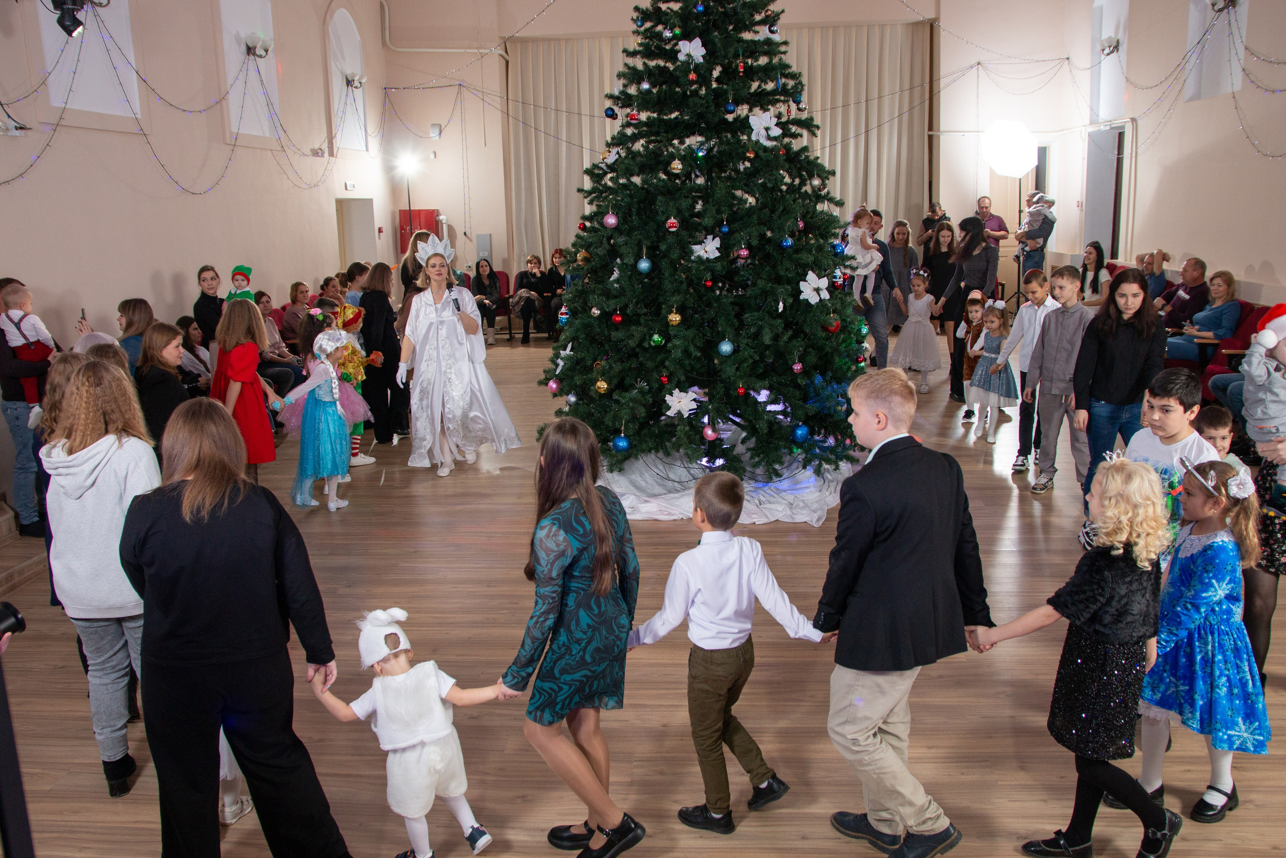 Новогодный утренник ДК Строитель г. Новоалександровск 23.12.2023. Главная