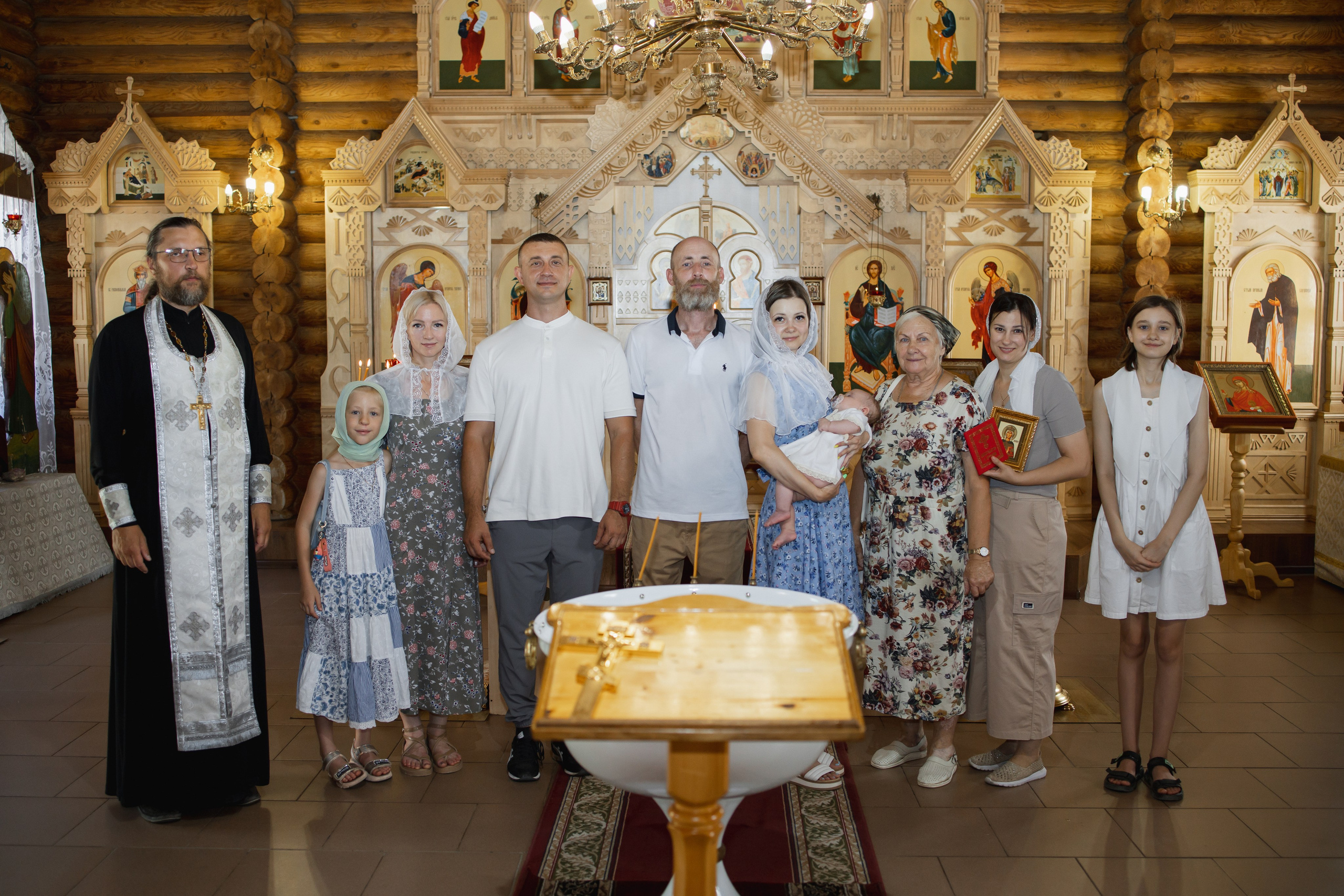 Крещение Алисы в Храме Всех святых, в земле Русской просиявших. Свадебный и семейный фотограф Ольга Разрядова